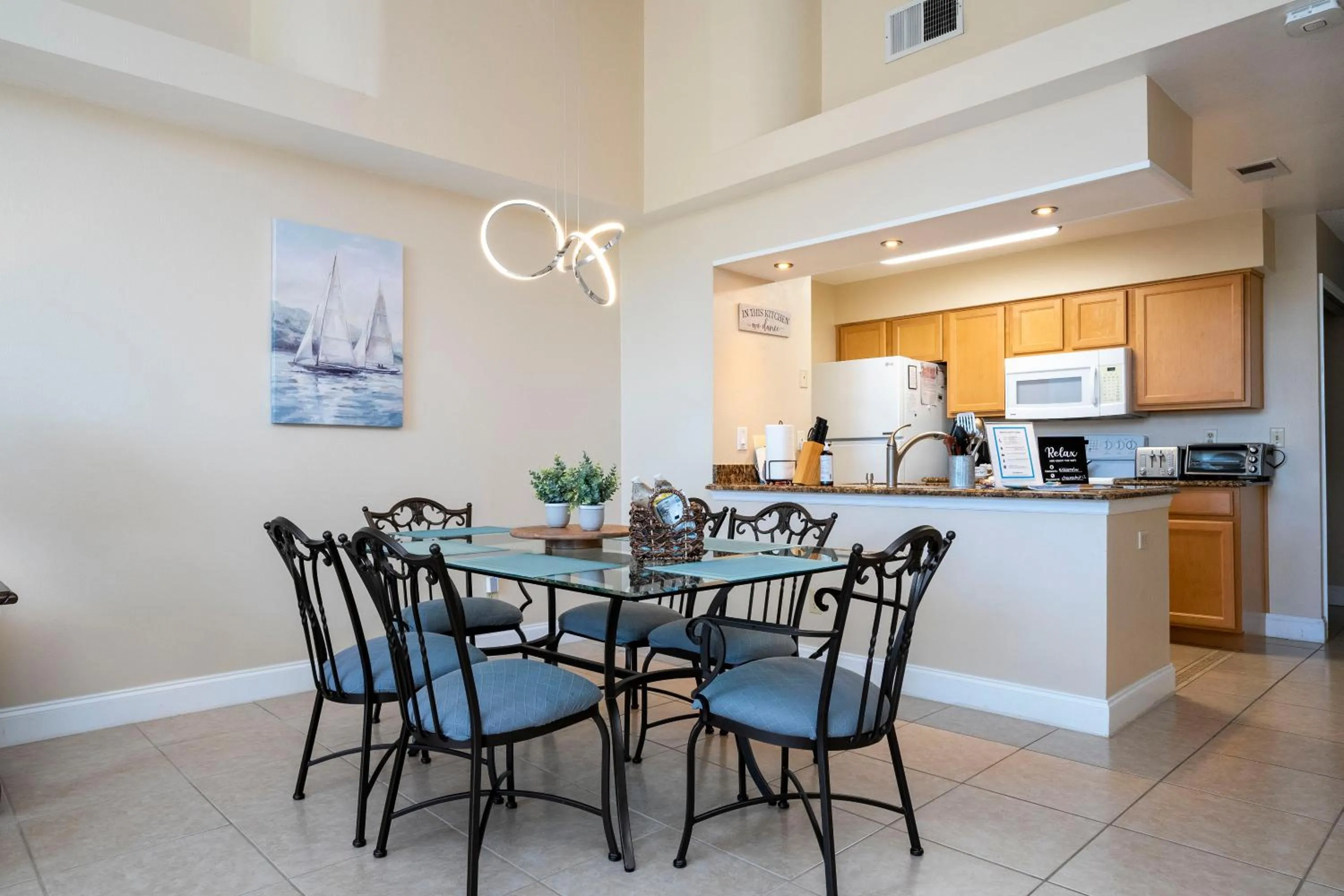 Dining area in Beautiful, cozy and spacious Retreat near Disney