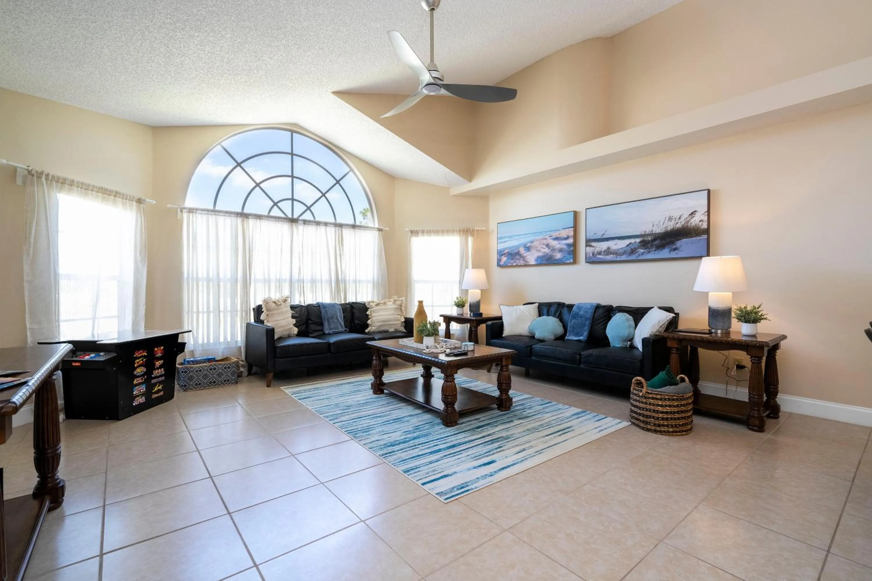 Family in Beautiful, cozy and spacious Retreat near Disney