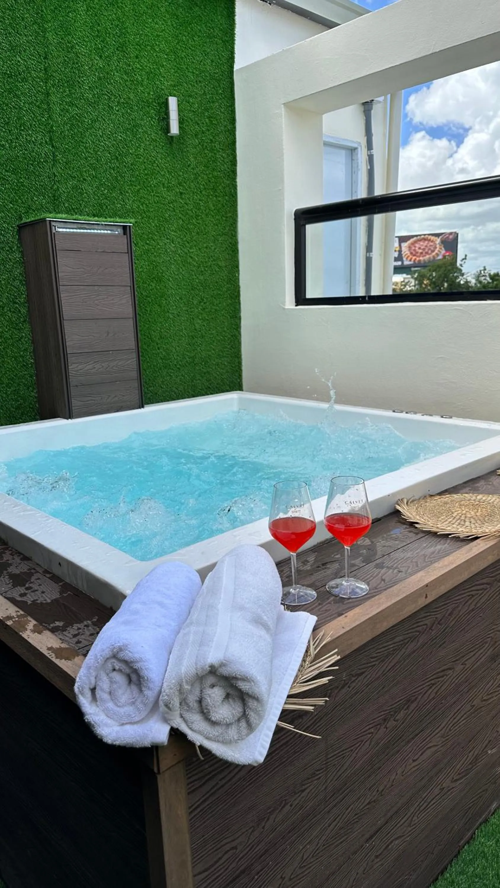 Hot Tub in Studio 27