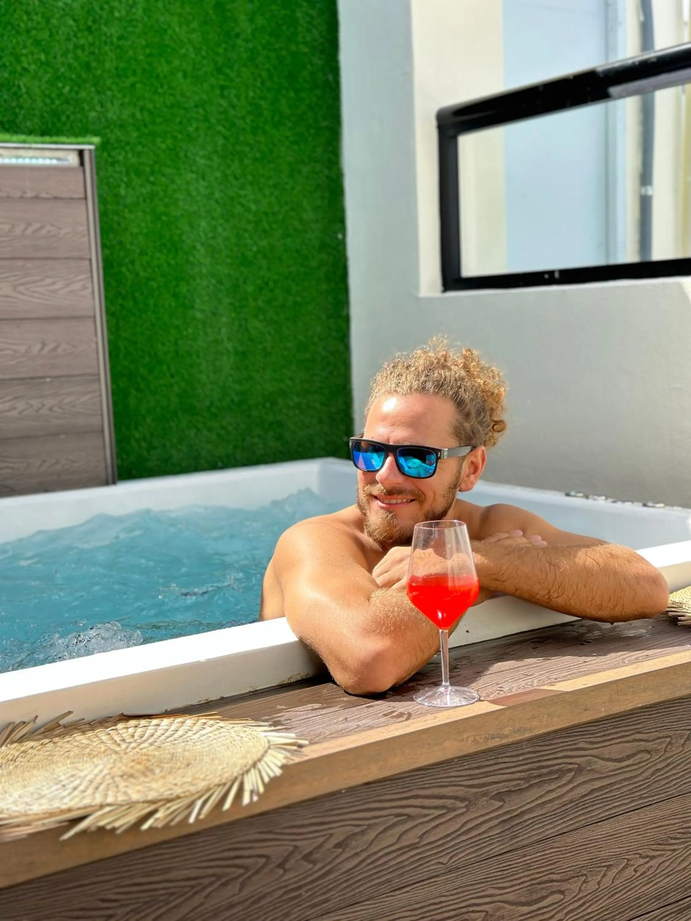 Hot Tub in Studio 27