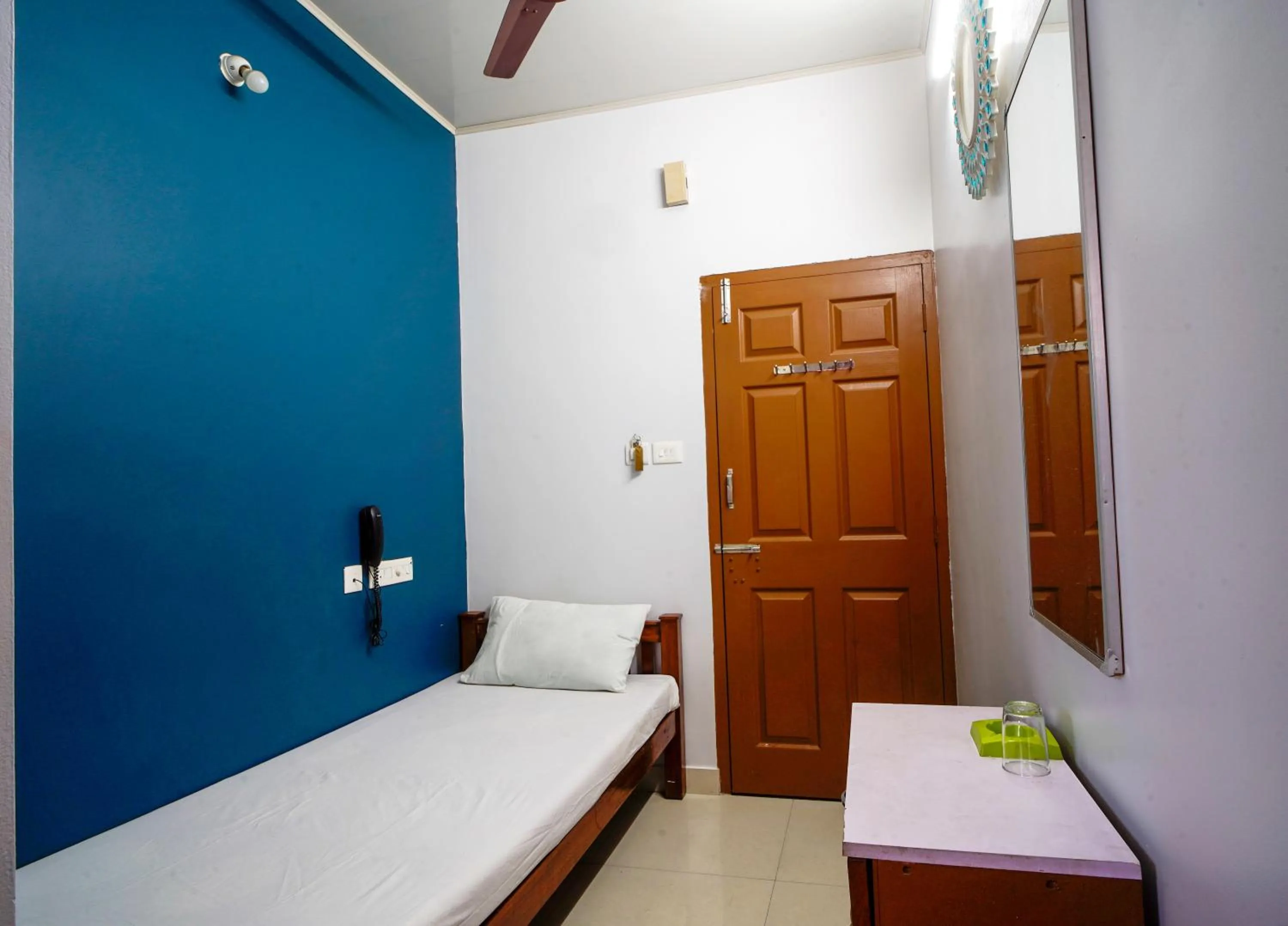 Bed in Reach Residency