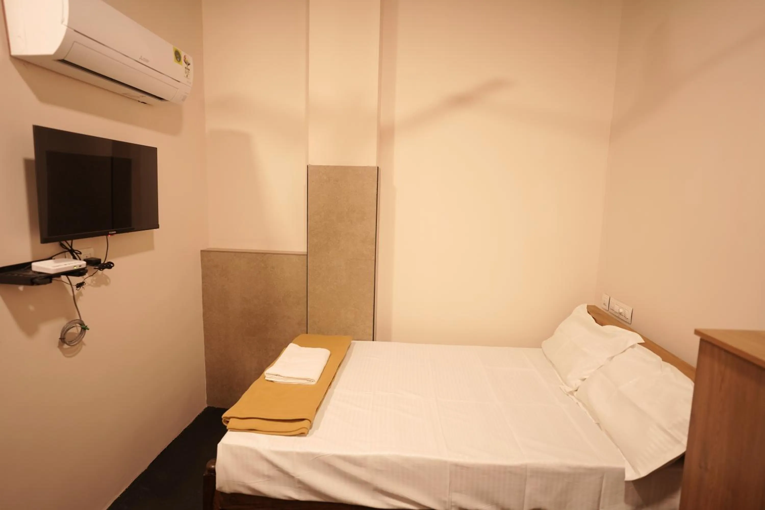 Bed in Reach Residency