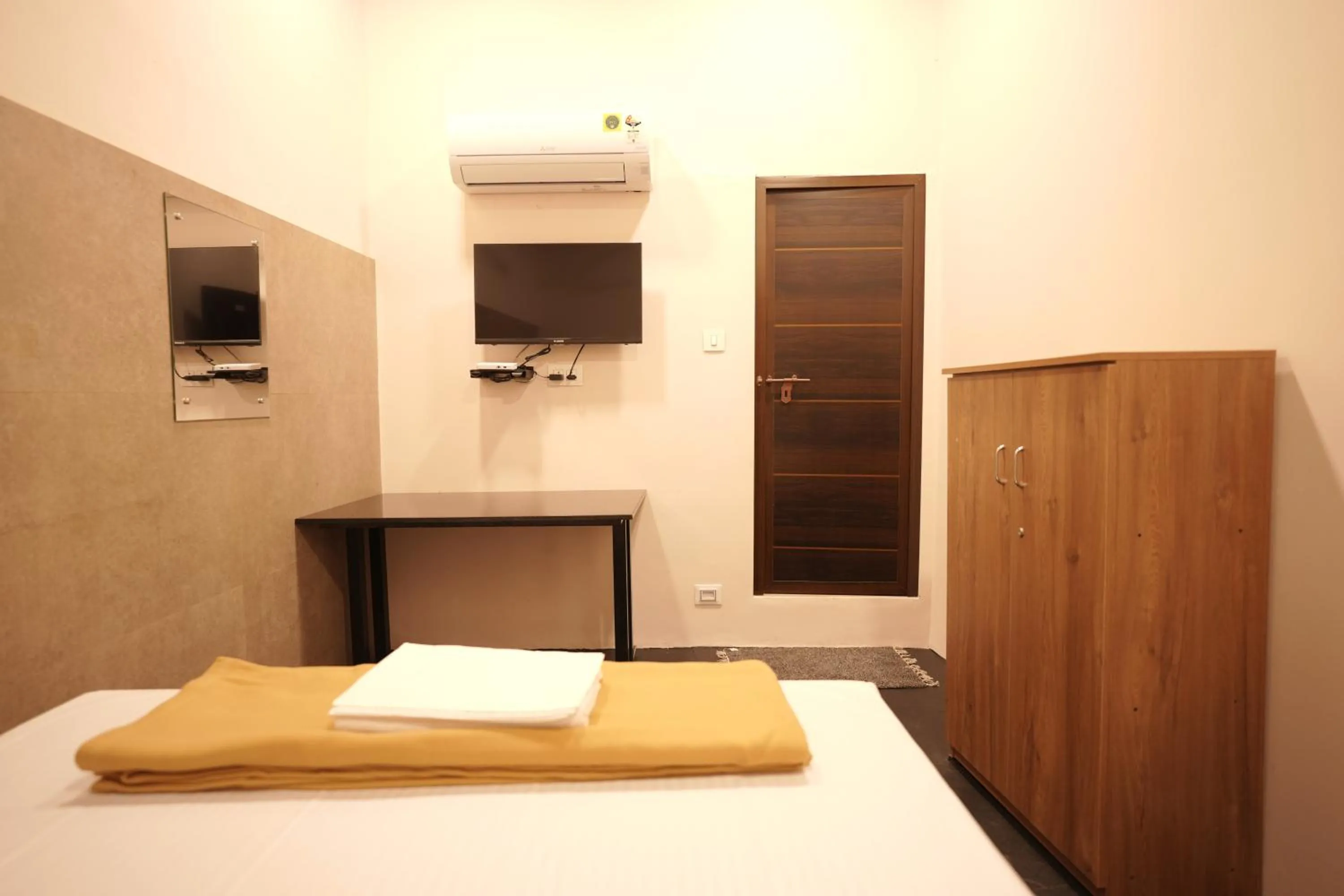 Bed in Reach Residency