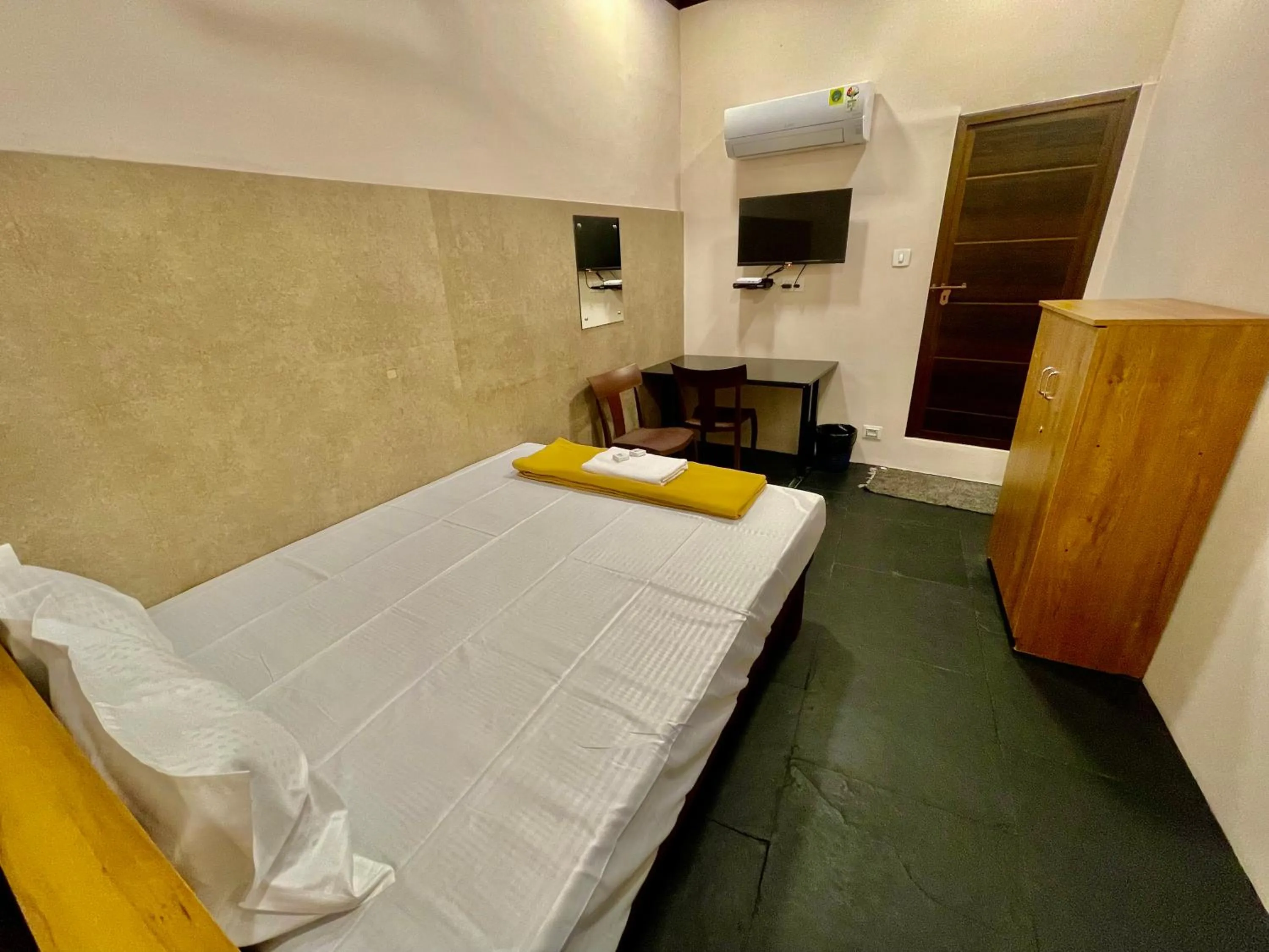 Bed in Reach Residency