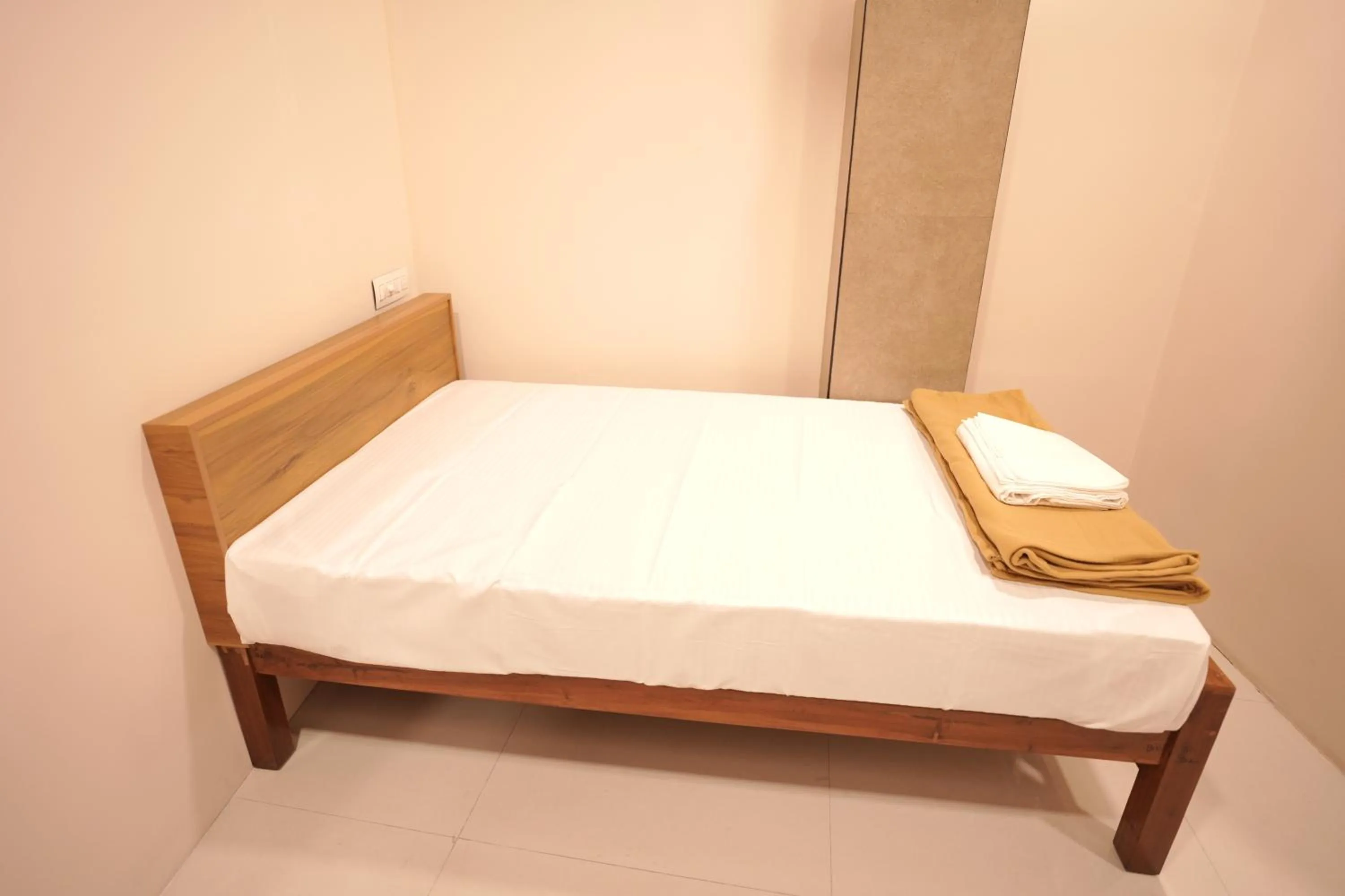 Bed in Reach Residency