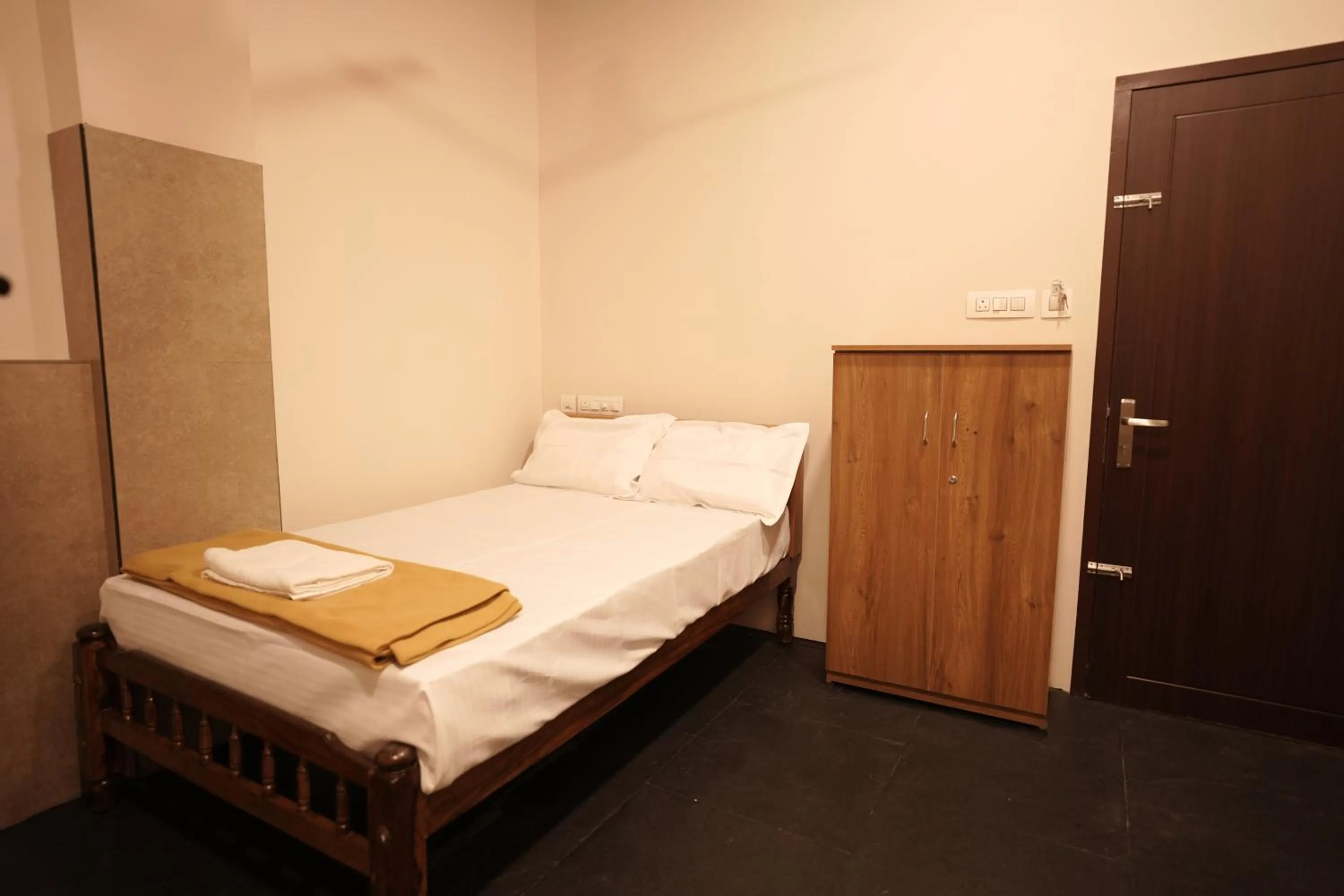 Bed in Reach Residency