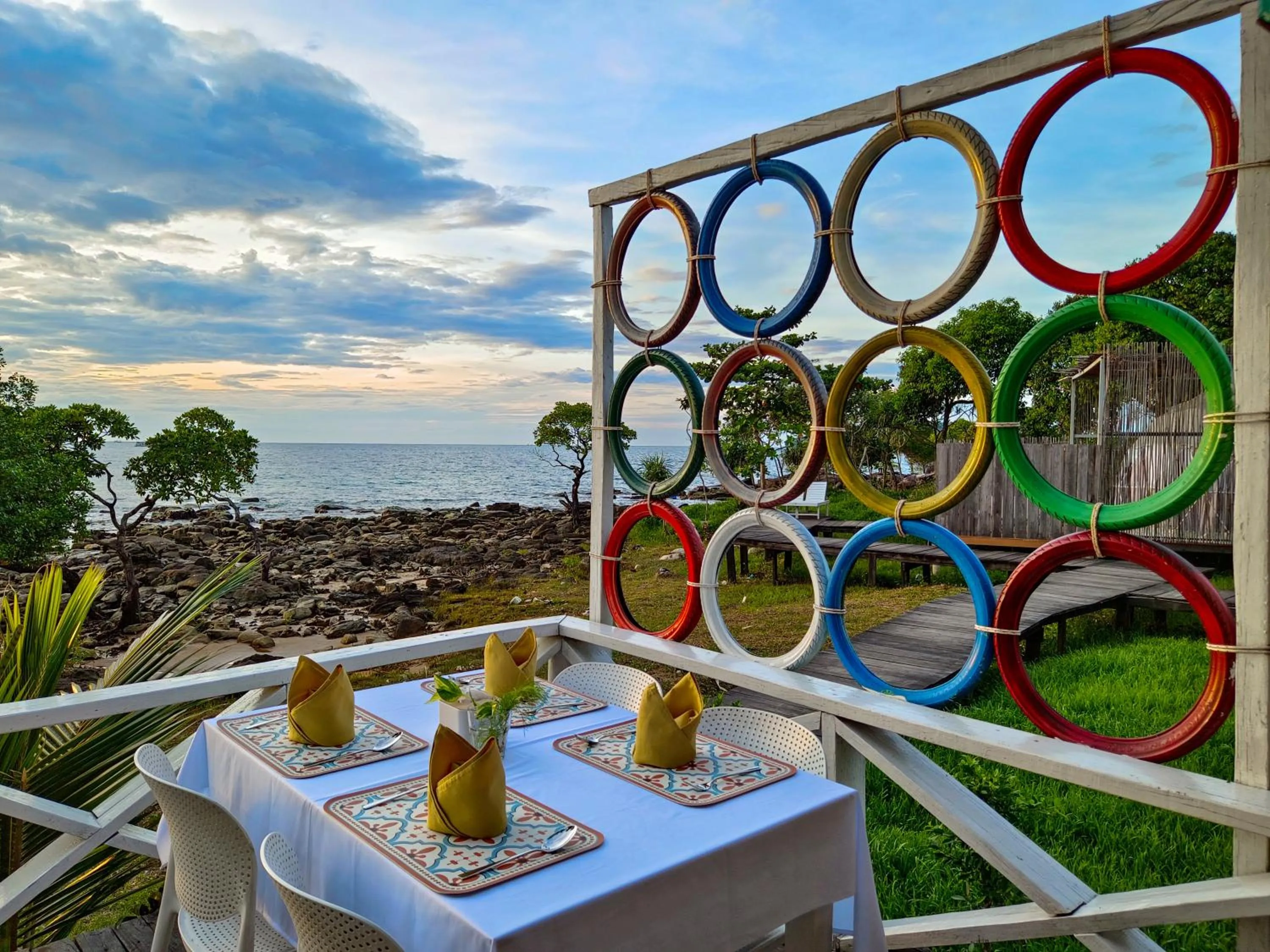 Restaurant/places to eat in Koh Sdach Resort by EHM