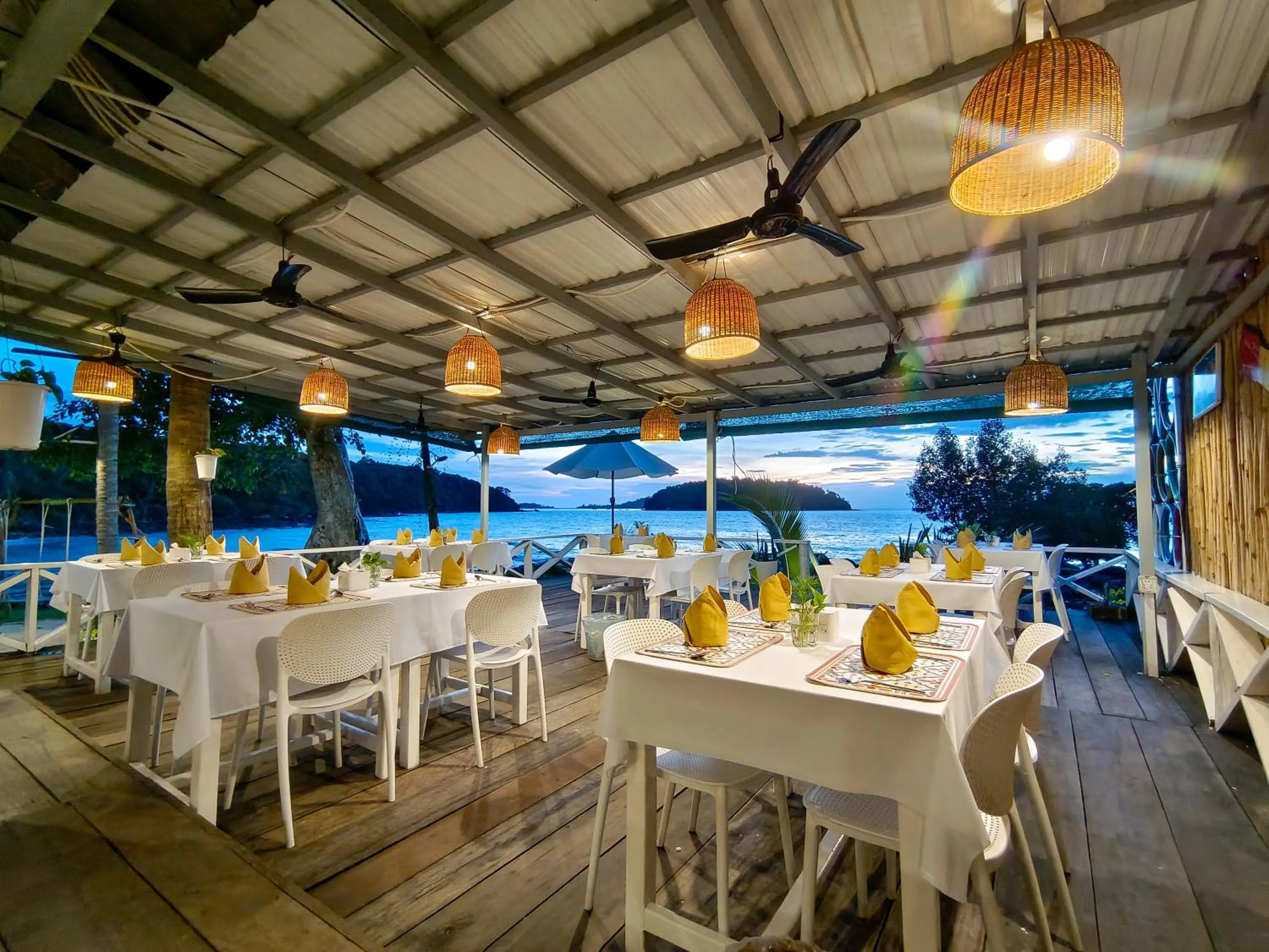 Restaurant/places to eat in Koh Sdach Resort by EHM