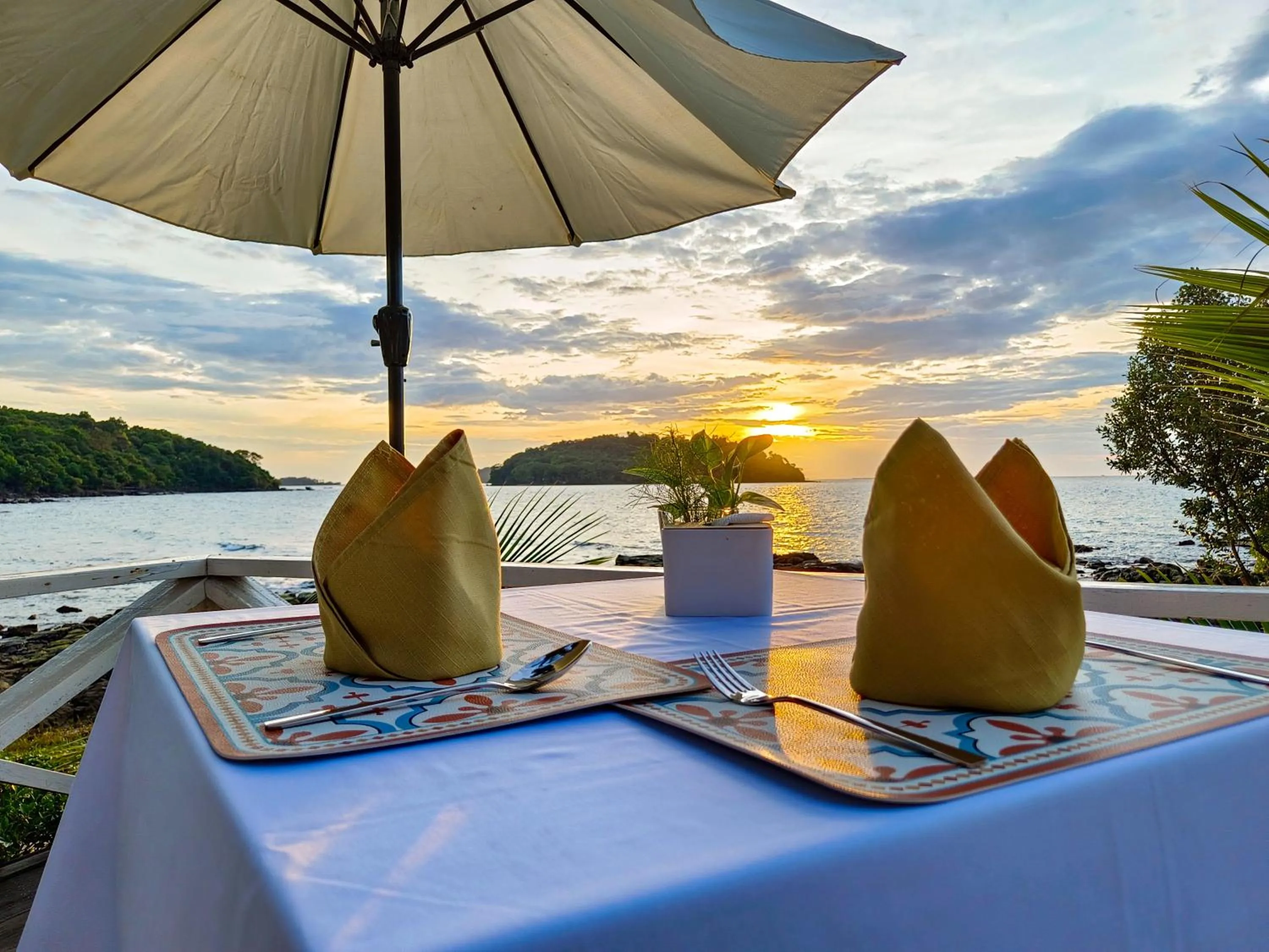 Restaurant/places to eat in Koh Sdach Resort by EHM