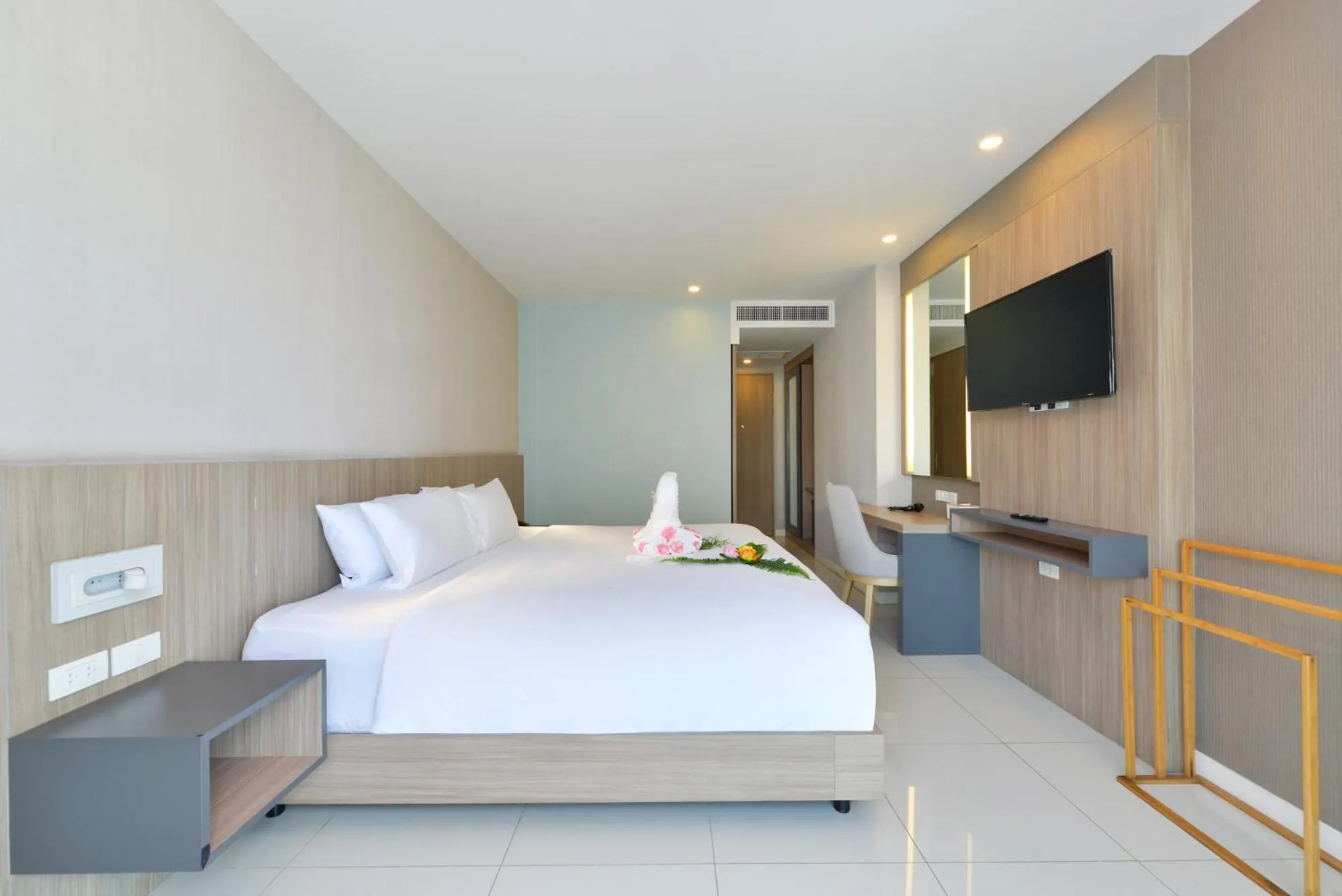 Bed in Grace Patong Hotel