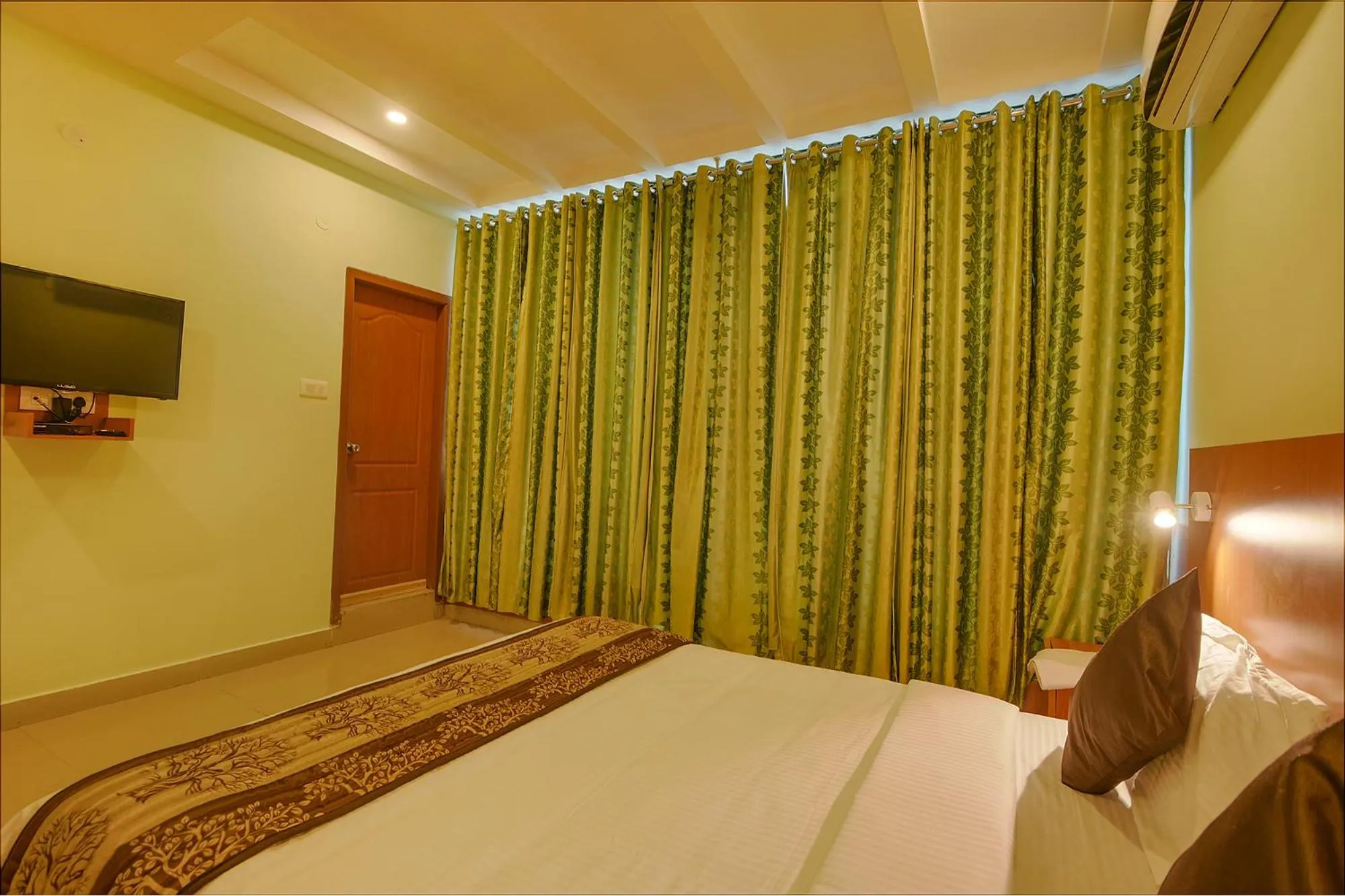 Bed in FabHotel The BTM Palace - BTM Layout