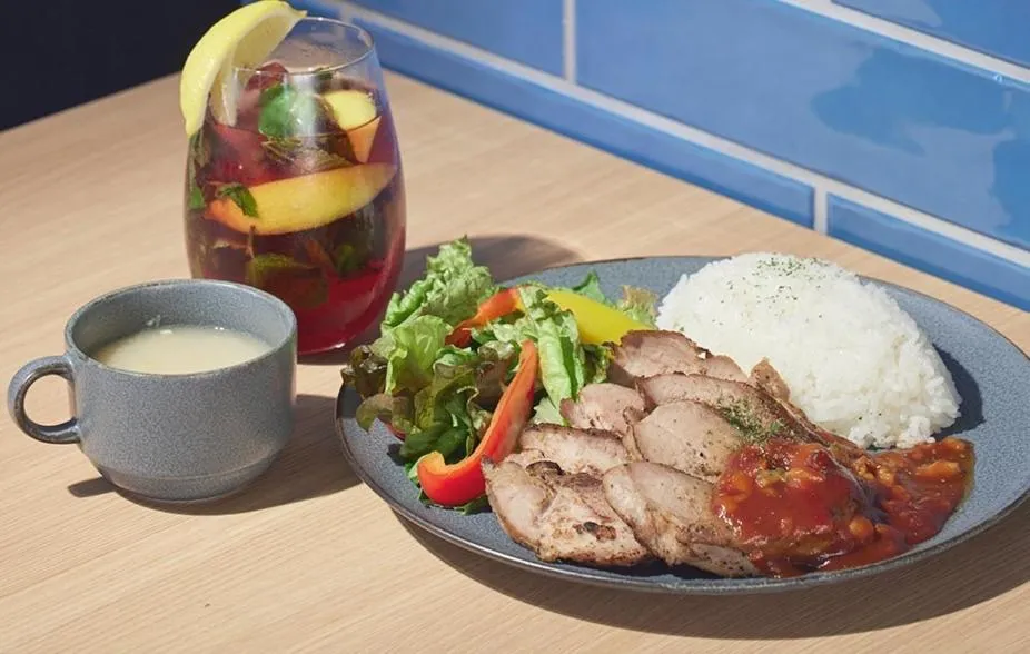 Restaurant/places to eat in Nest Hotel Ishigaki Maesato Beach