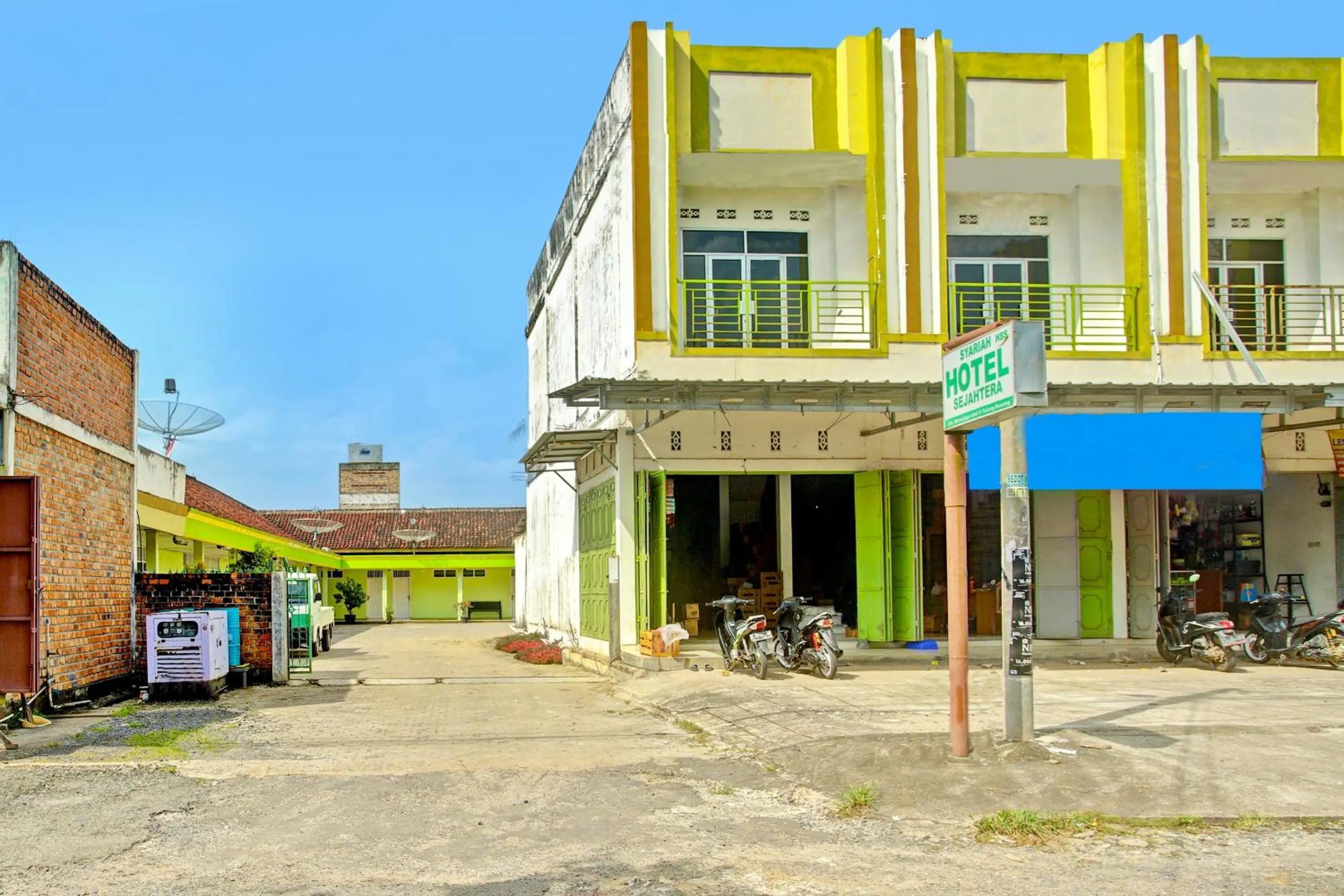 Facade/entrance in Hotel O Sejahtera Syariah
