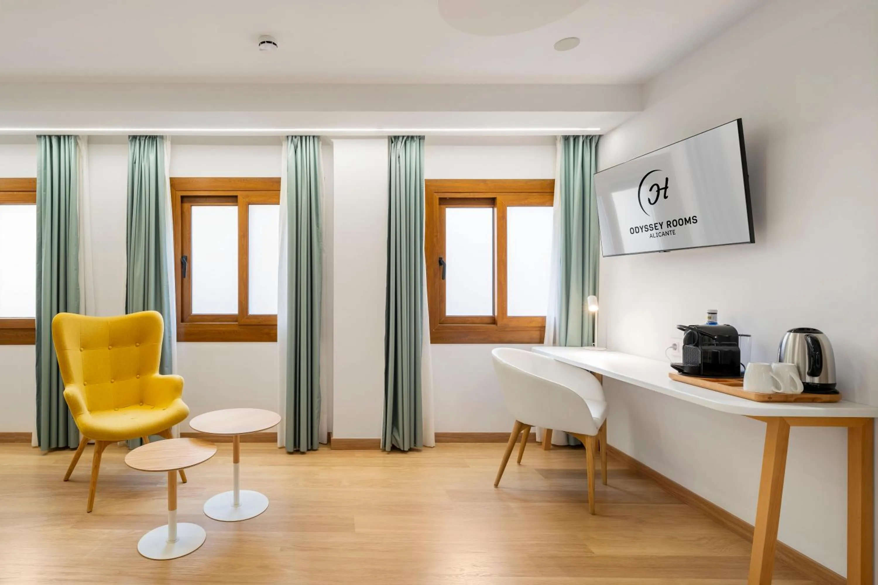 Coffee/tea facilities in Odyssey Rooms Alicante