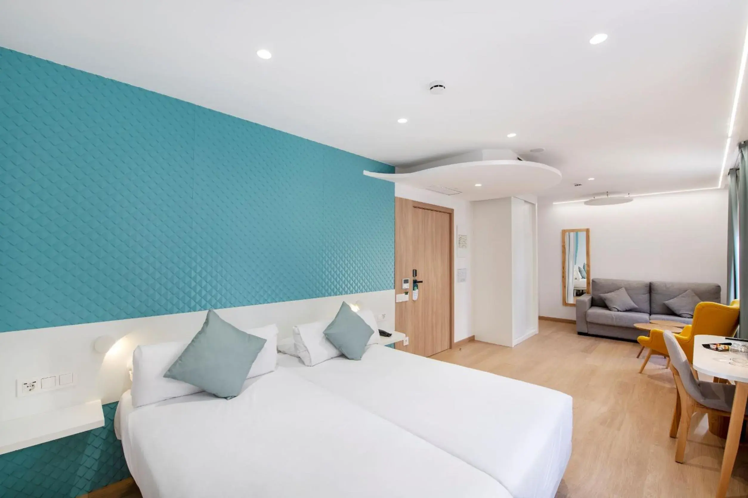 Twin Room - Disability Access in Odyssey Rooms Alicante Twin Room - Disability Access in Odyssey Rooms Alicante