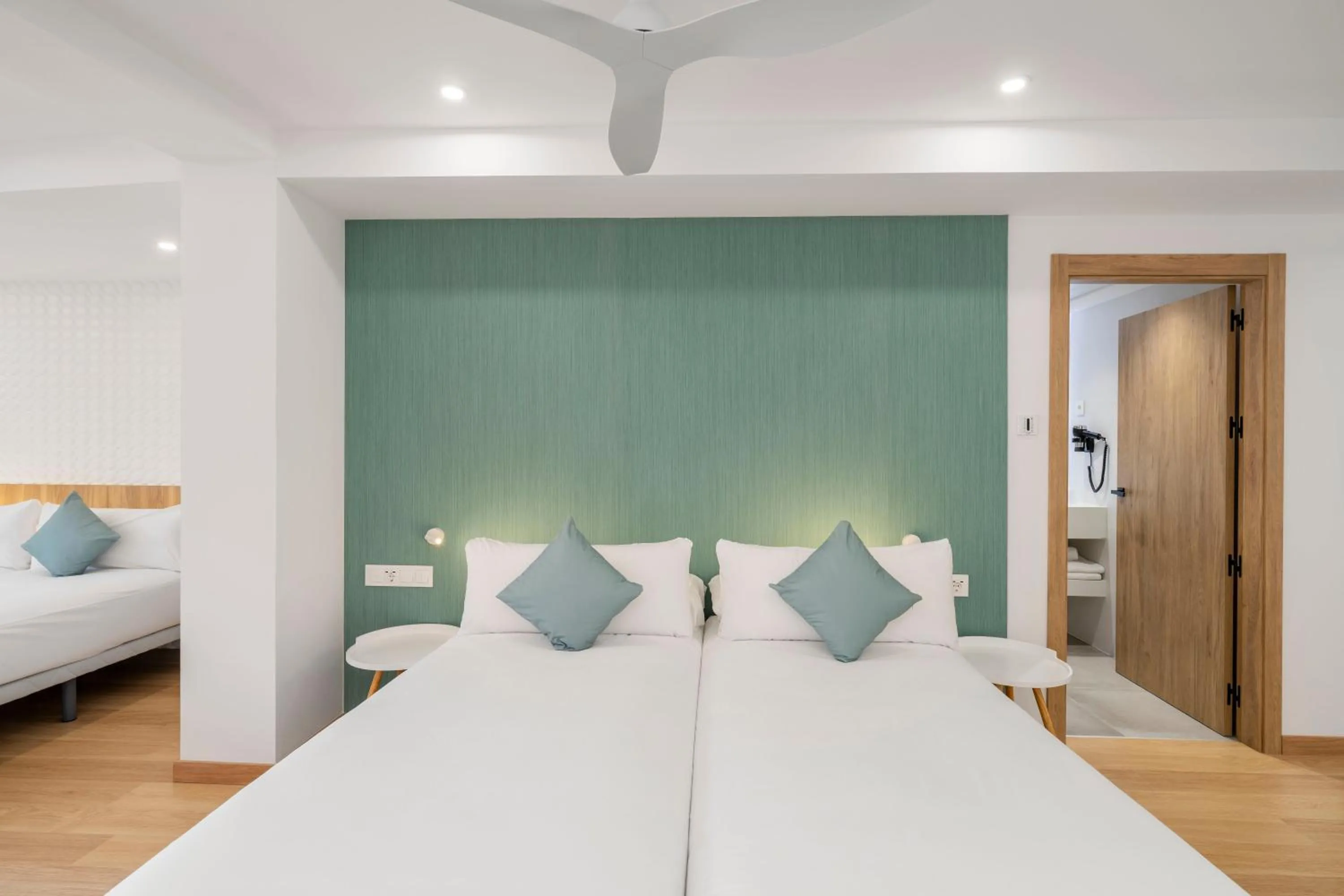 Bedroom, Bed in Odyssey Rooms Alicante