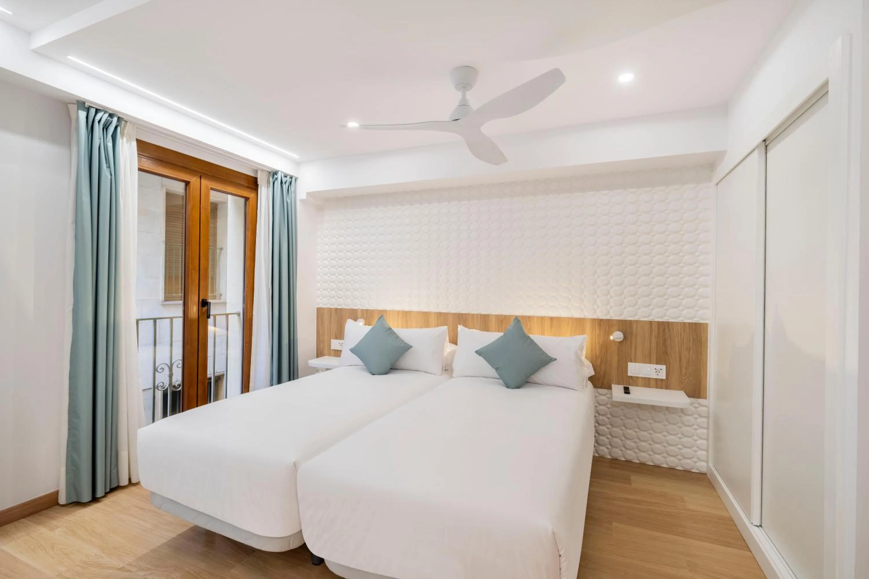 Bedroom, Bed in Odyssey Rooms Alicante