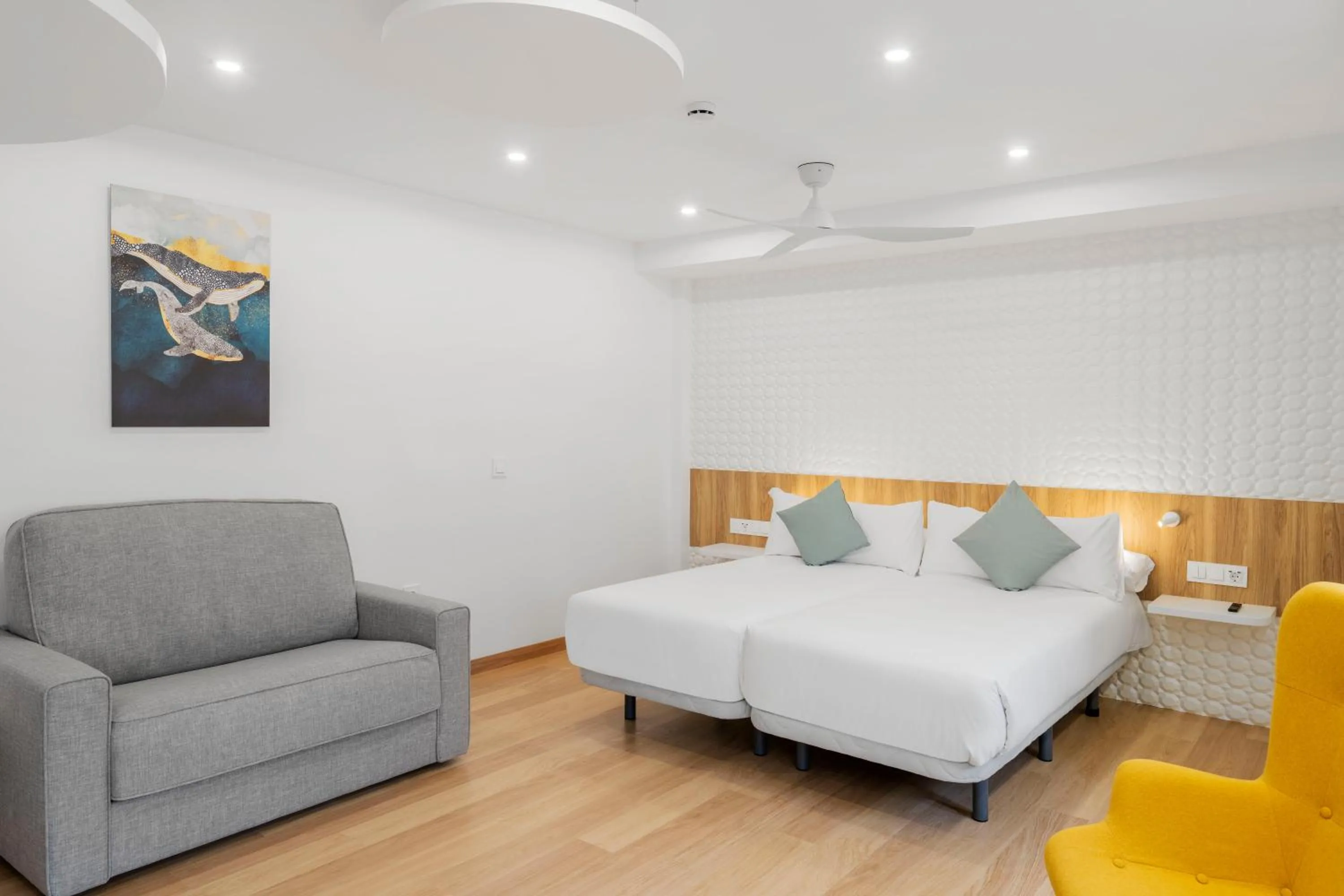 Bedroom, Bed in Odyssey Rooms Alicante