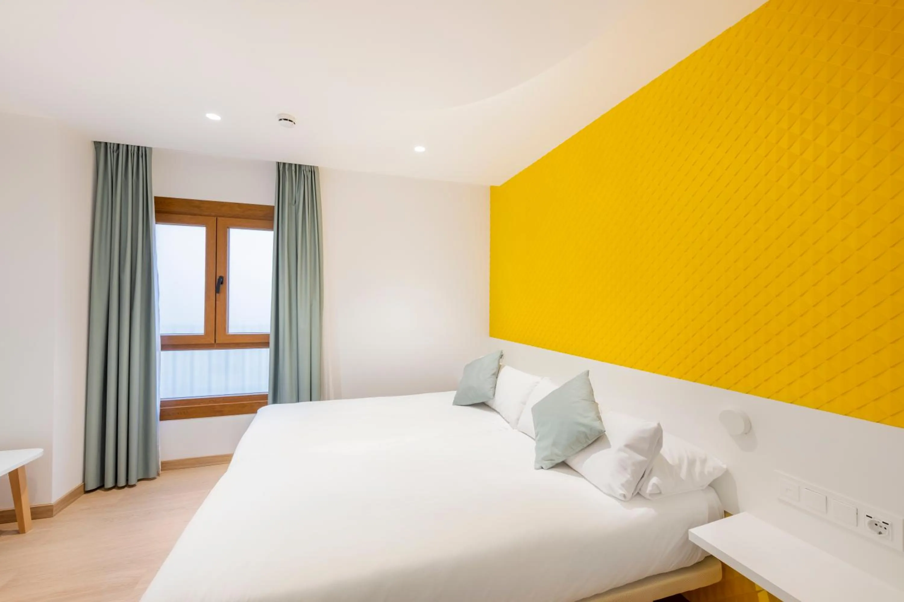 Bedroom, Bed in Odyssey Rooms Alicante