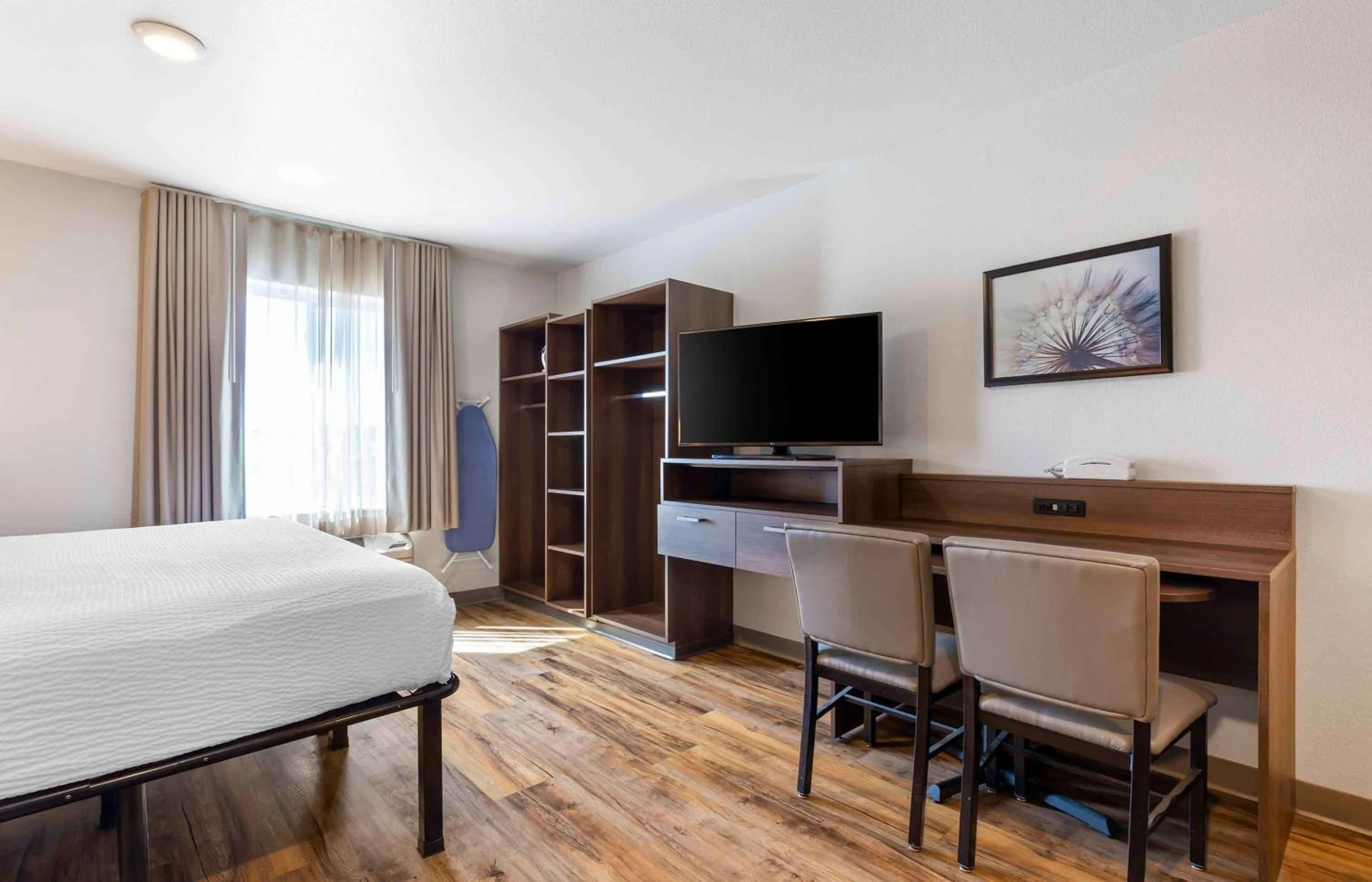 Bedroom, Bed in Extended Stay America Suites - Boston - Saugus