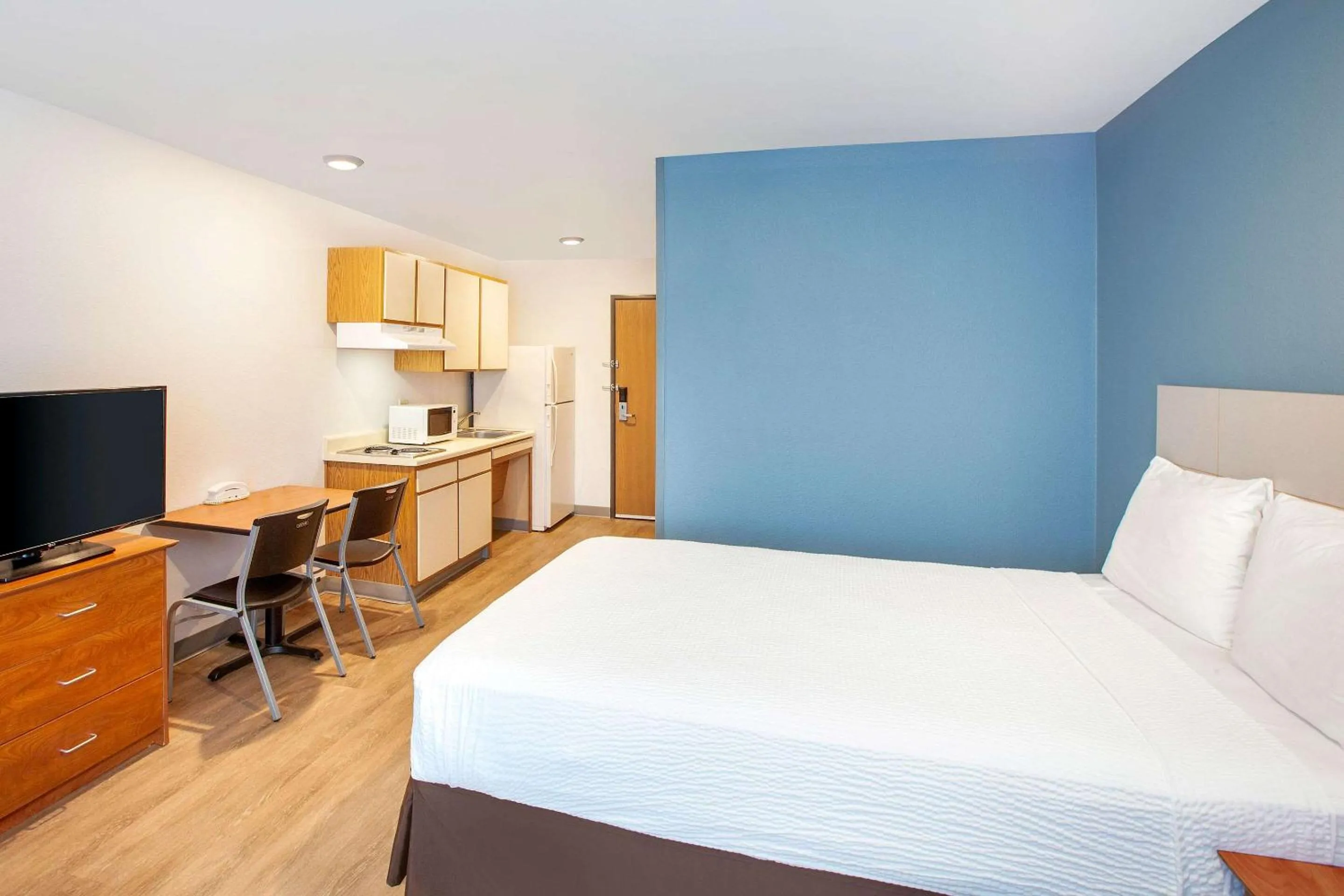 Photo of the whole room, Bed in WoodSpring Suites Brownsville