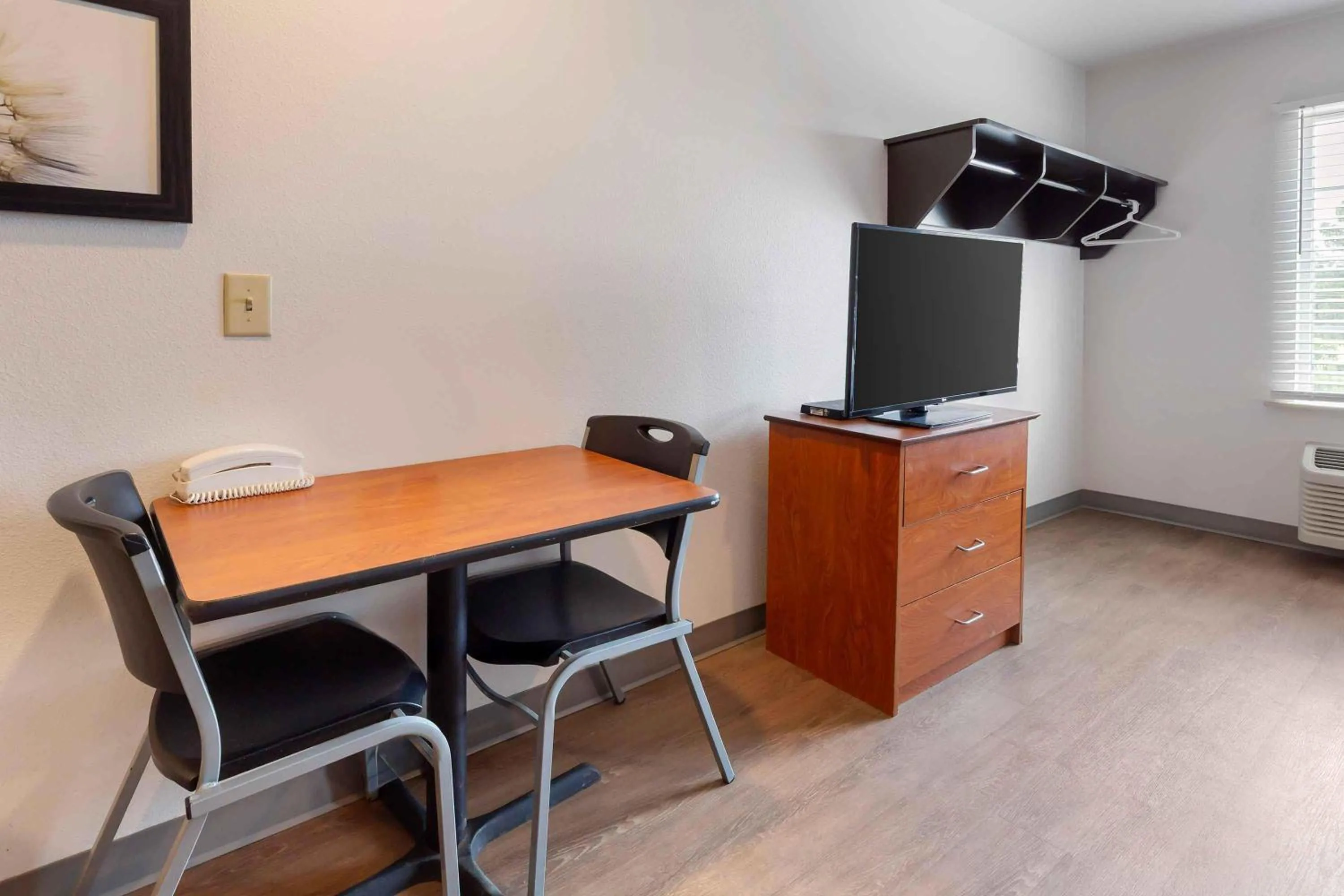 Bedroom in Extended Stay America Select Suites - Fayetteville