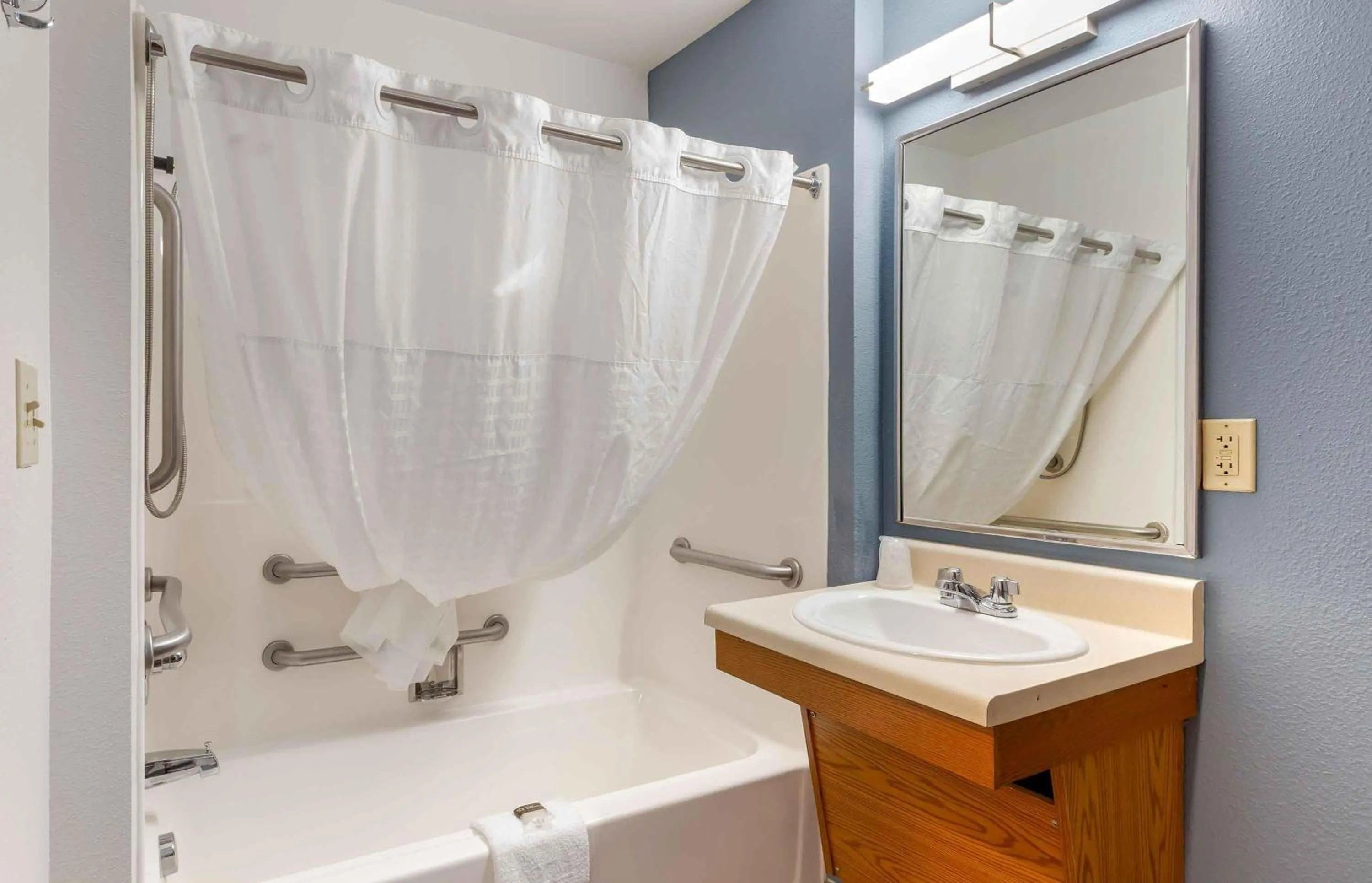 Bathroom in Extended Stay America Select Suites - Fayetteville