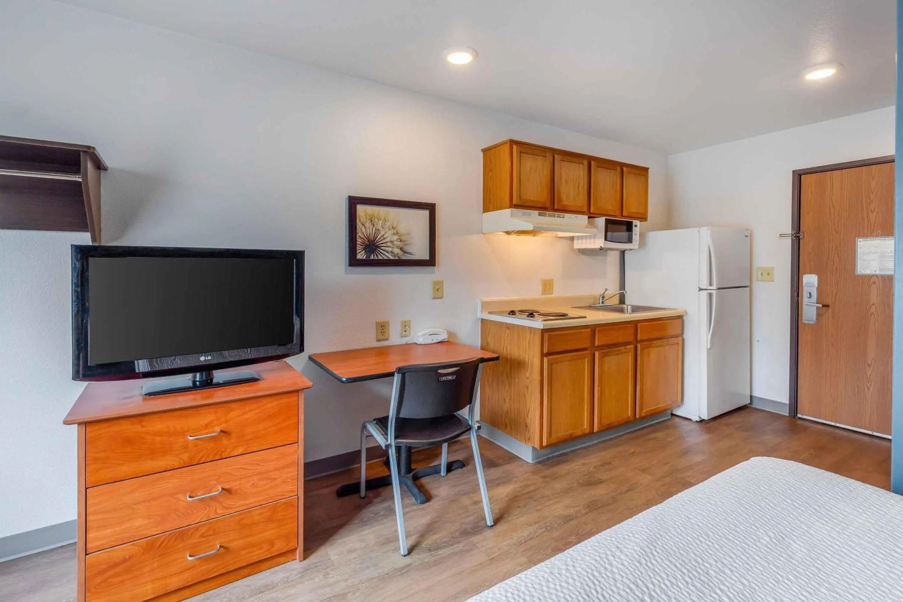 Bedroom in Extended Stay America Select Suites - Fayetteville