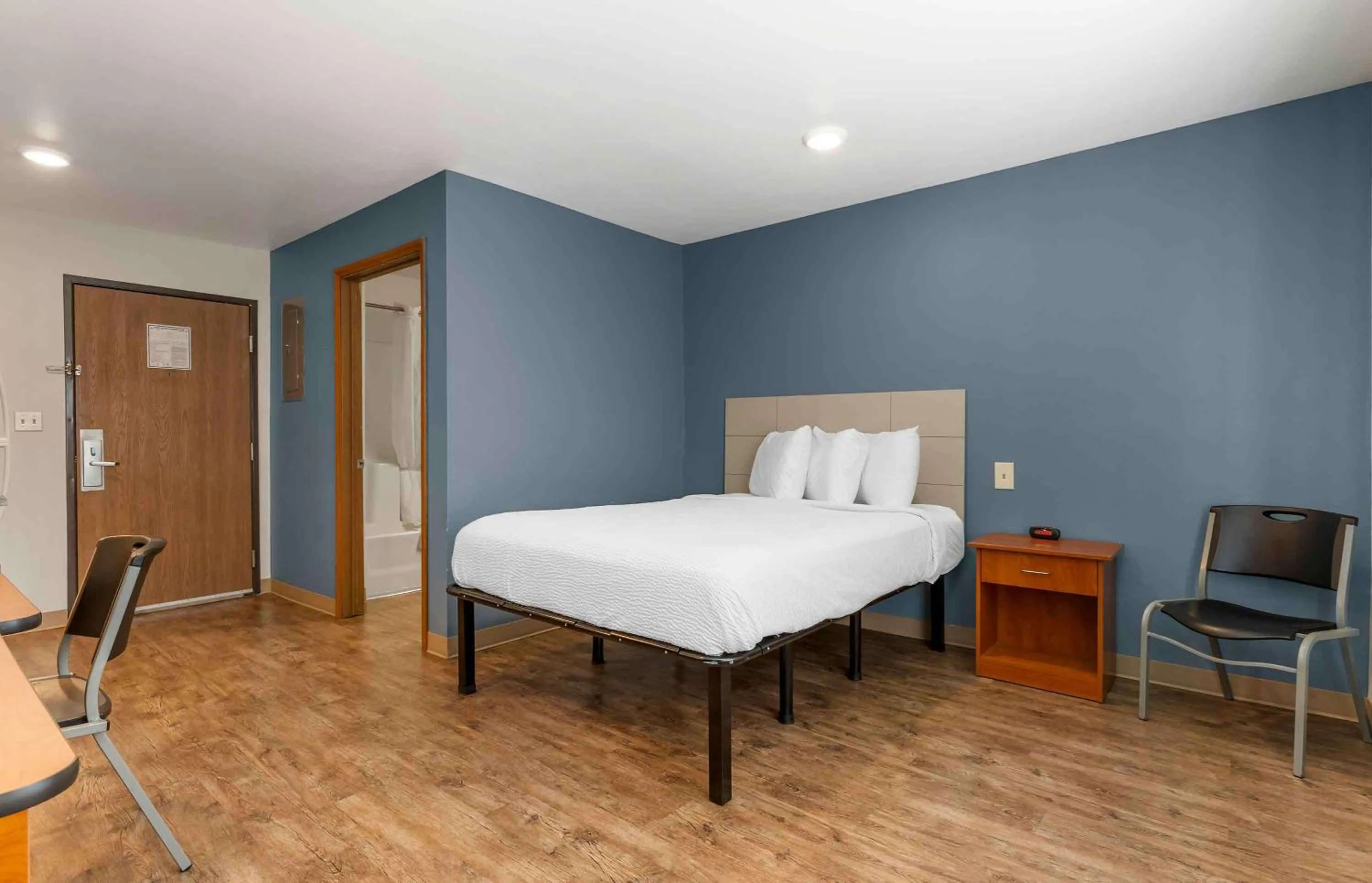 Bedroom, Bed in Extended Stay America Select Suites - Fayetteville - I-49