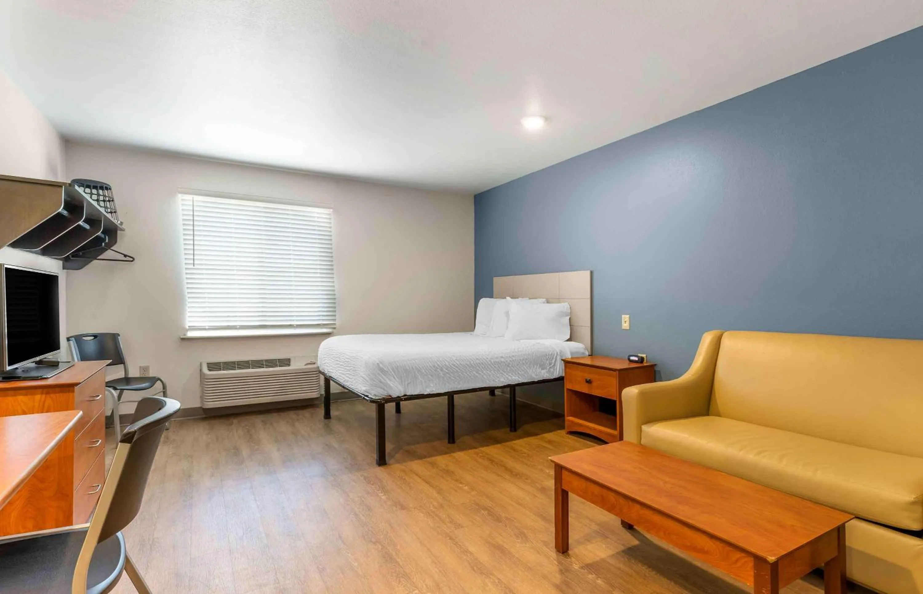 Bedroom in Extended Stay America Select Suites - Fayetteville - I-49
