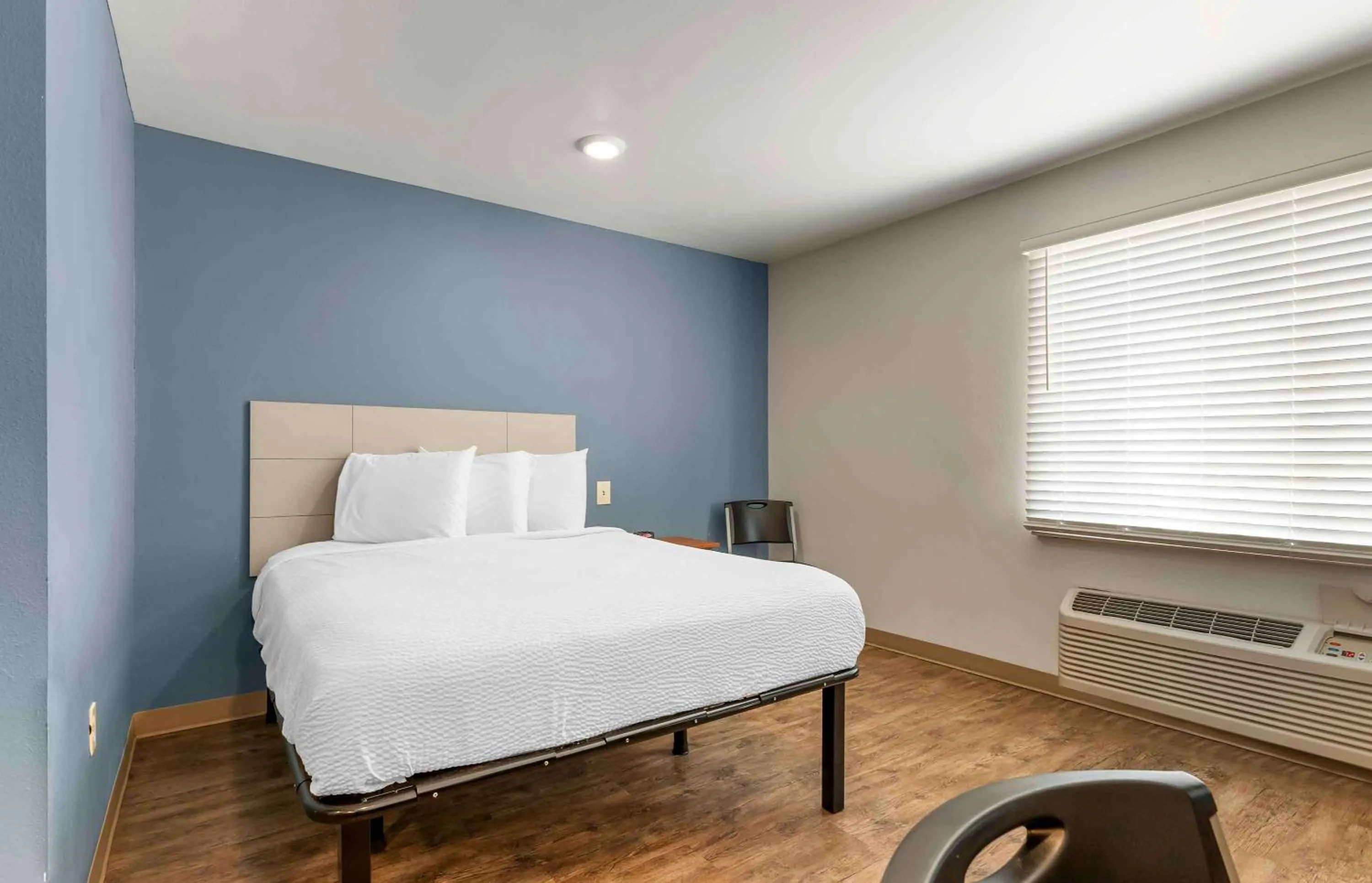 Bedroom, Bed in Extended Stay America Select Suites - Fayetteville - I-49