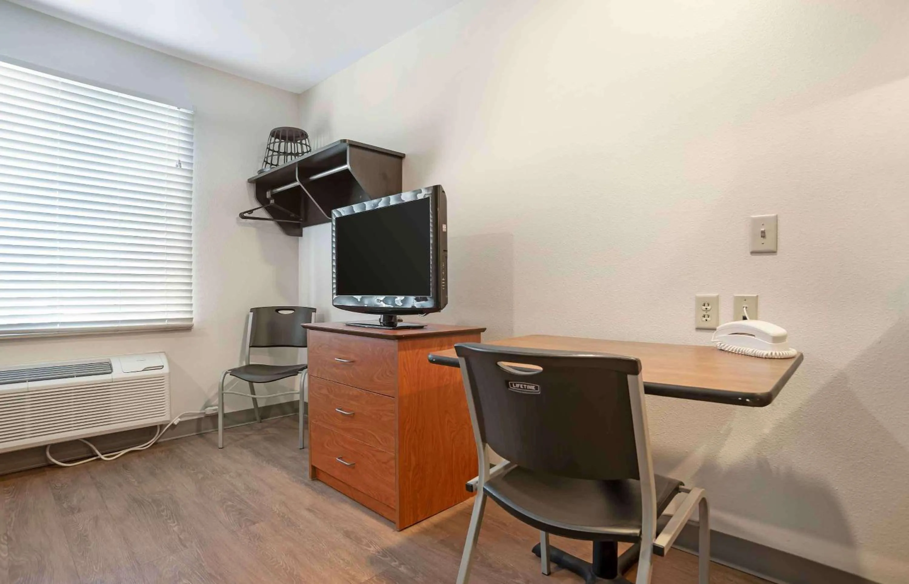 Bedroom in Extended Stay America Select Suites - Fort Walton Beach