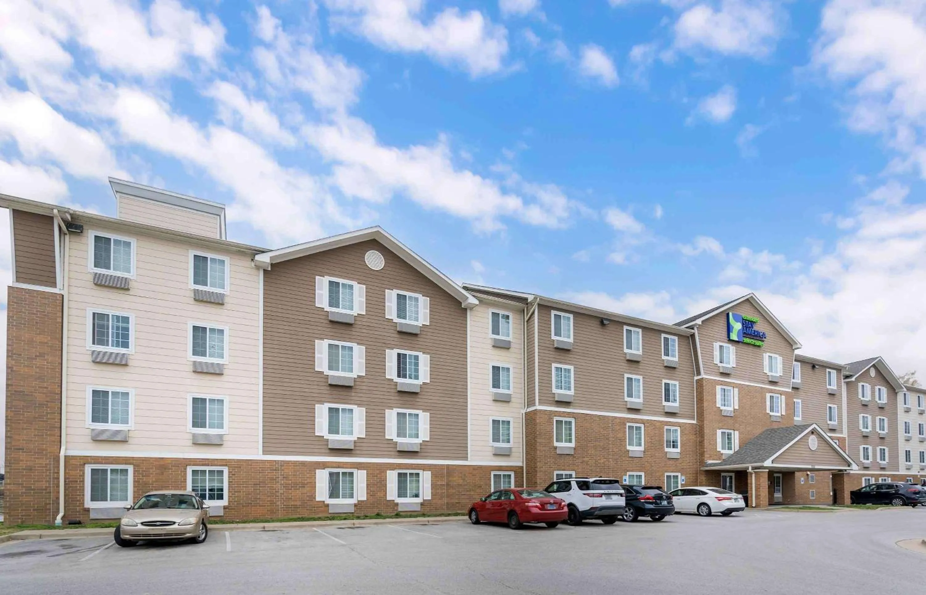 Property building in Extended Stay America Select Suites - Louisville - Airport