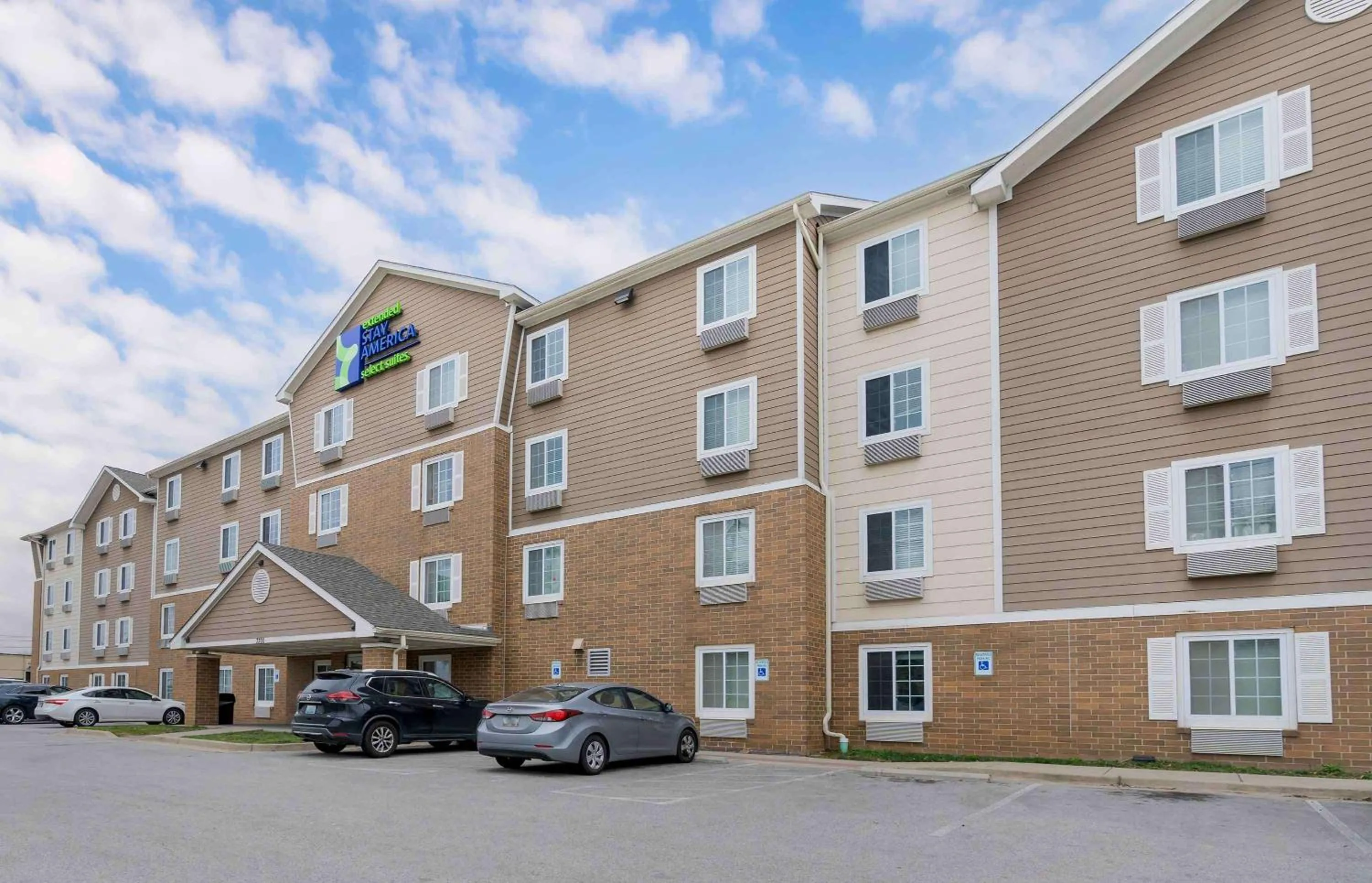 Property building in Extended Stay America Select Suites - Louisville - Airport