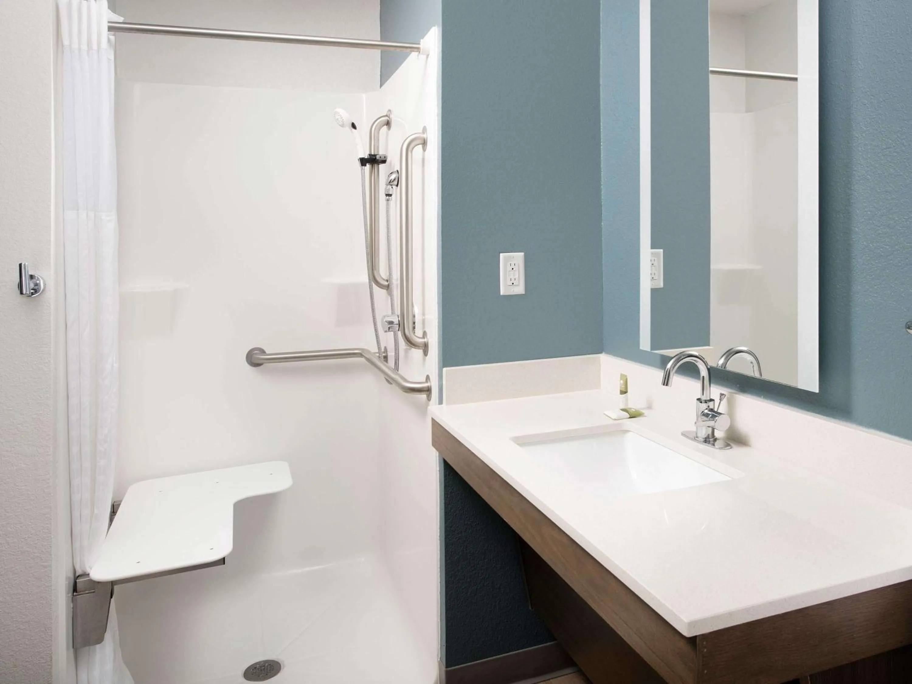 Bathroom in Extended Stay America Suites - Minneapolis - Fridley