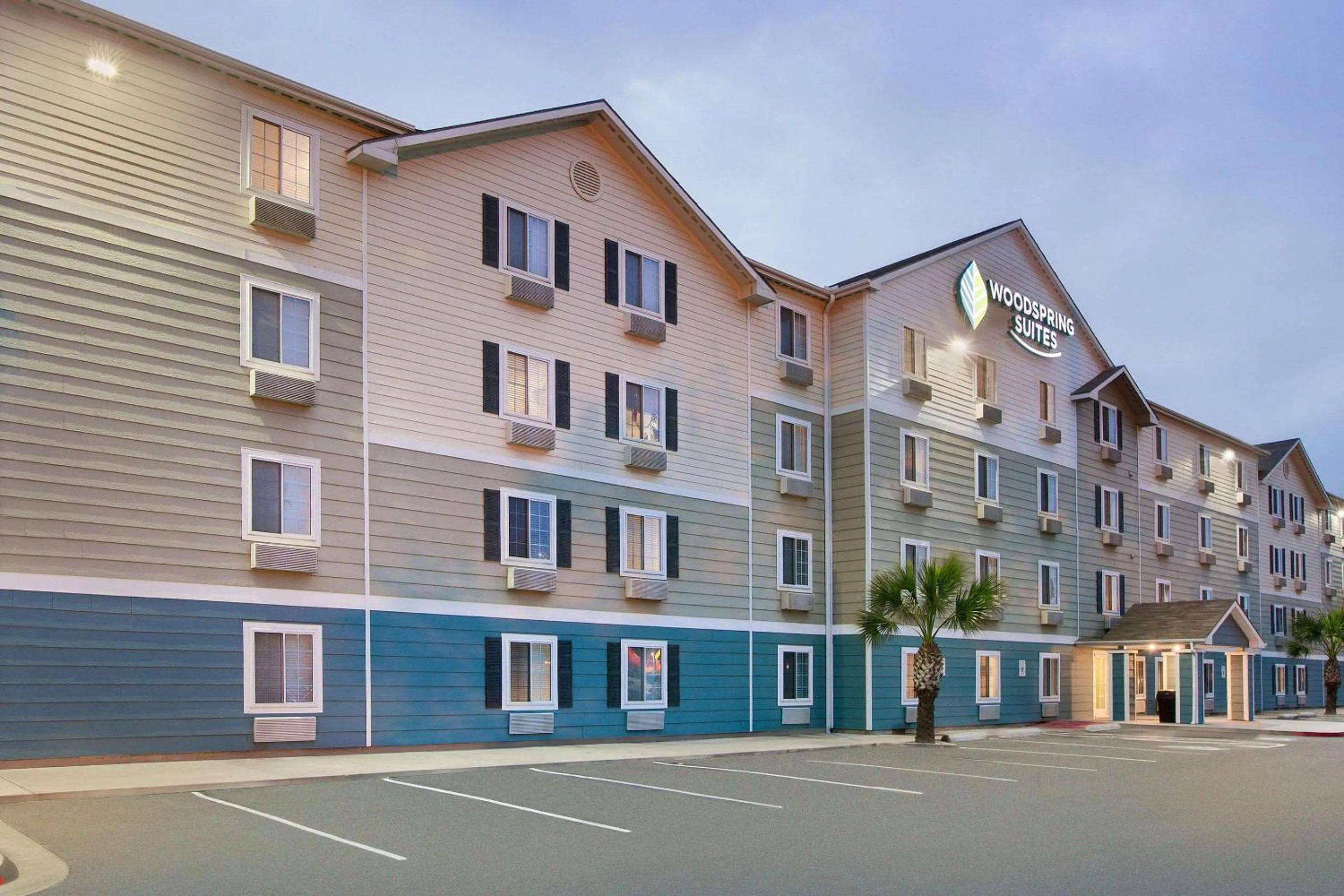 Property building in WoodSpring Suites Pharr