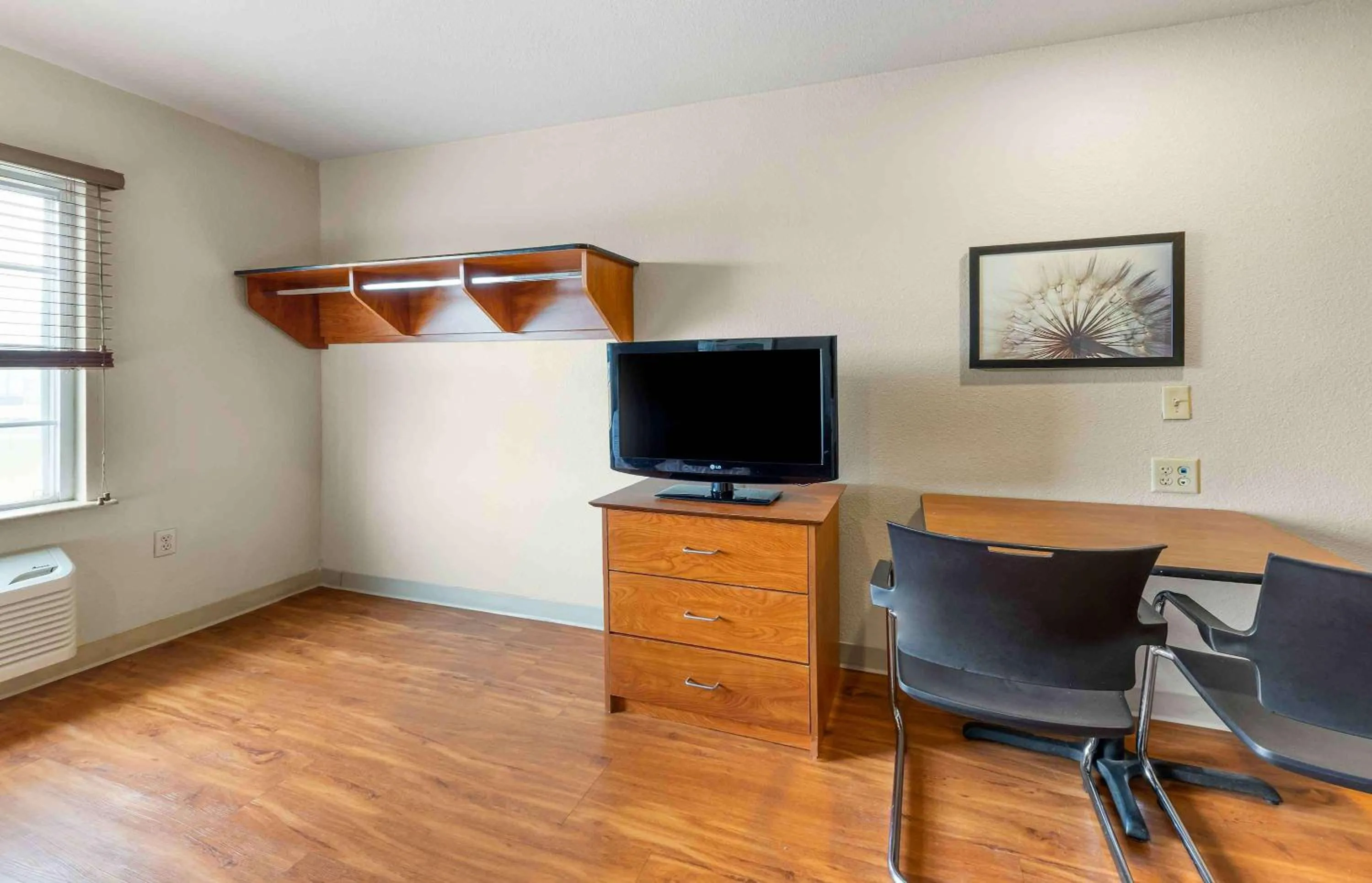Bedroom in Extended Stay America Select Suites - Tuscaloosa