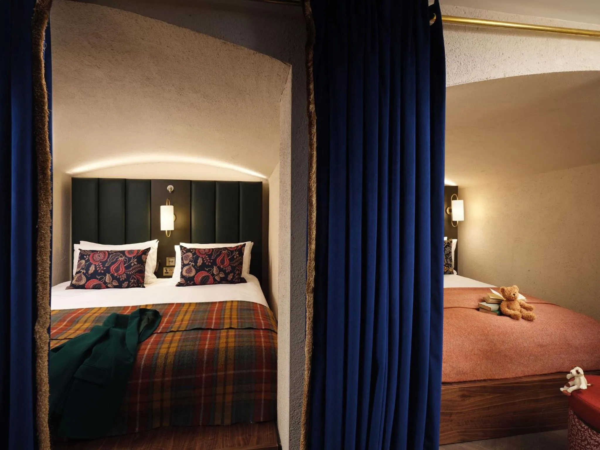 Bedroom, Bed in The Other House South Kensington