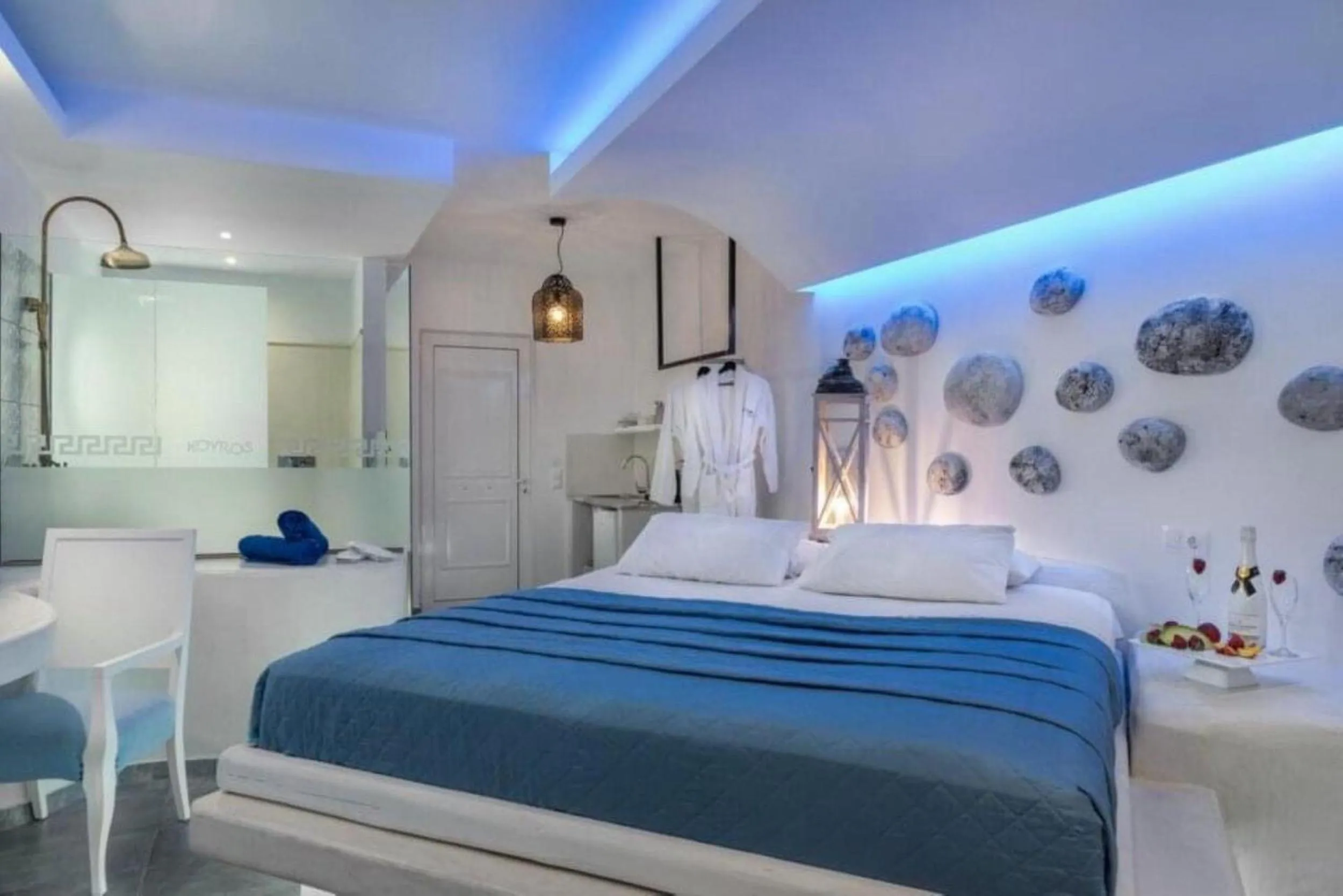 Bedroom, Bed in Kouros Home & Suites