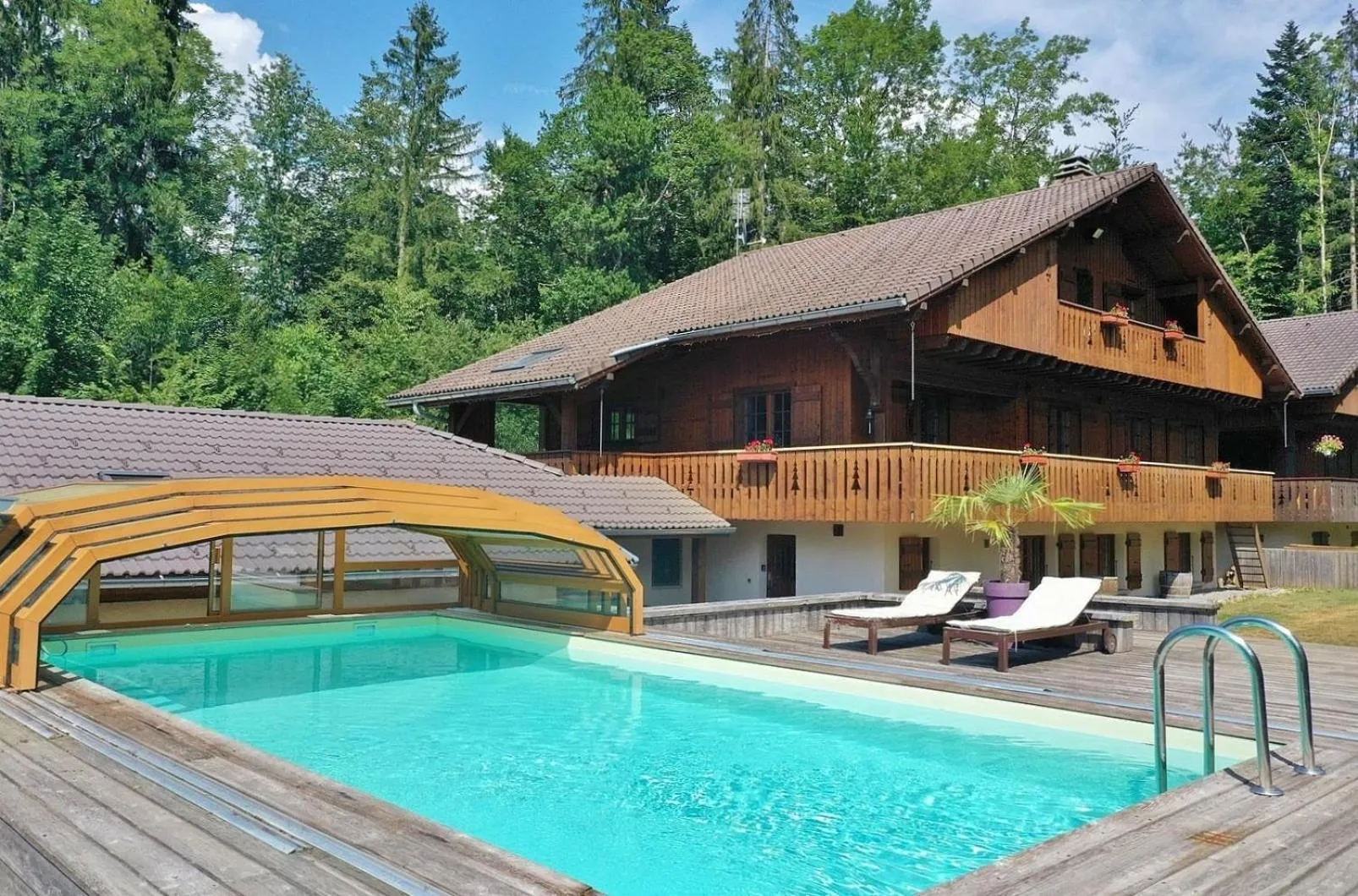 Pool view in Chalet Esprit