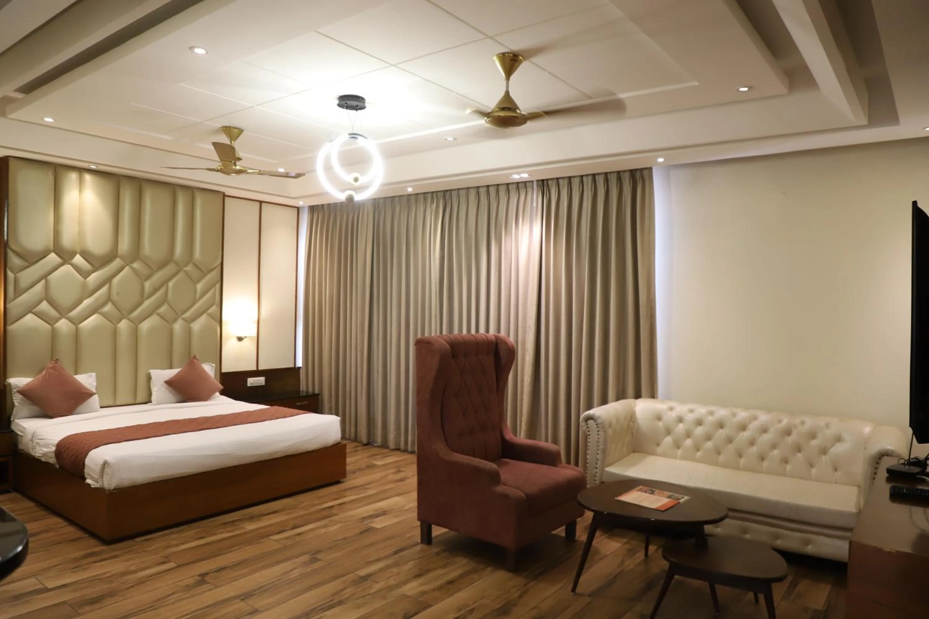 Bed in Hotel West End View A Unit of Hotel SC Residency