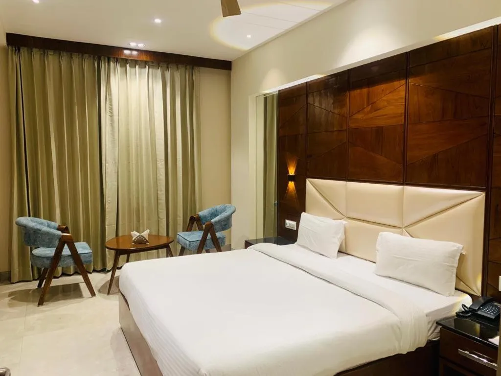 Bed in Hotel West End View A Unit of Hotel SC Residency