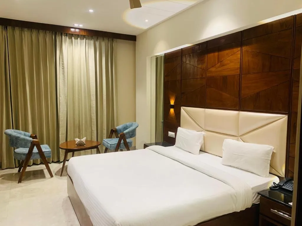 Bed in Hotel West End View A Unit of Hotel SC Residency