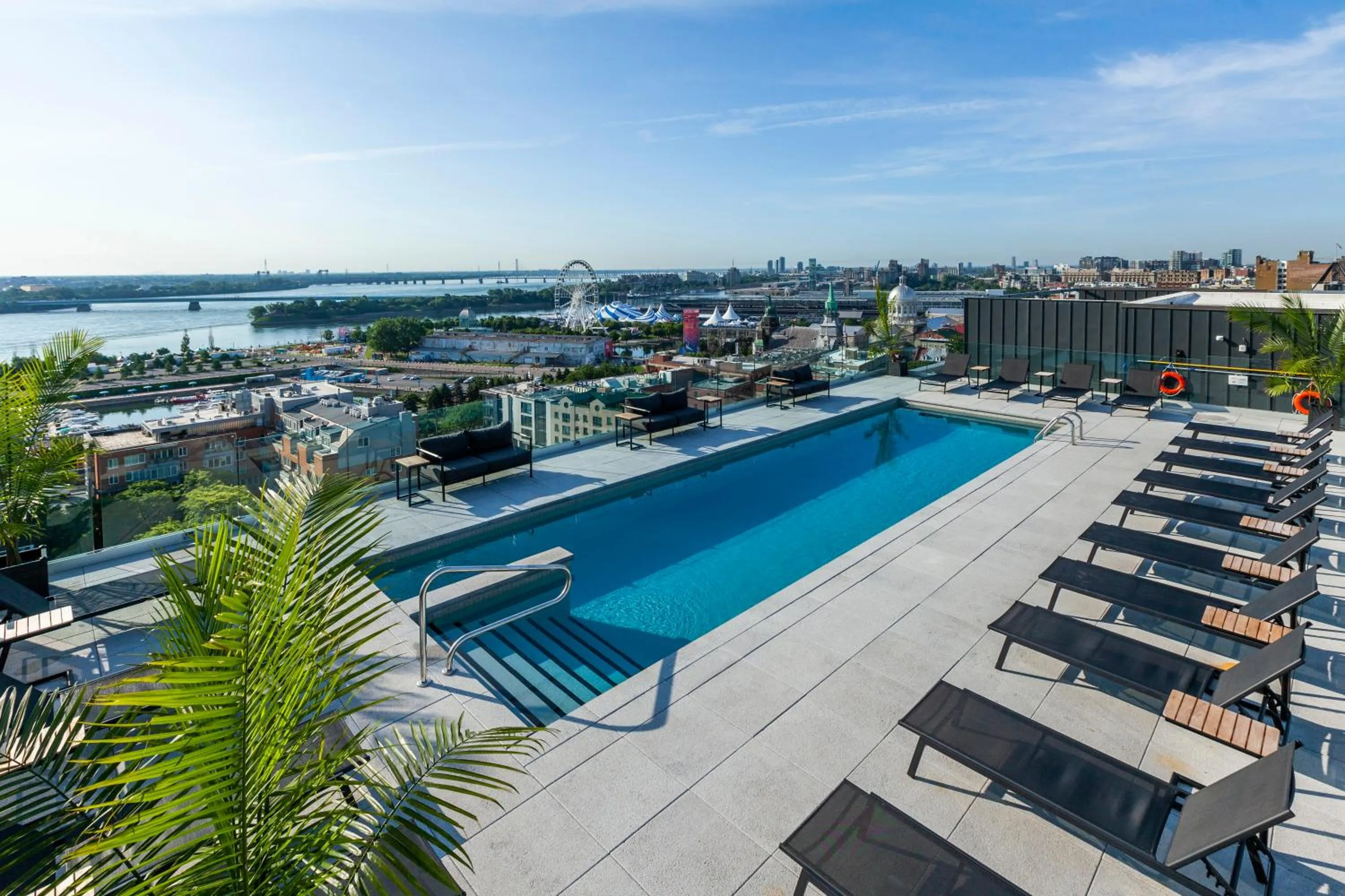 Swimming pool in Hyatt Centric Montreal