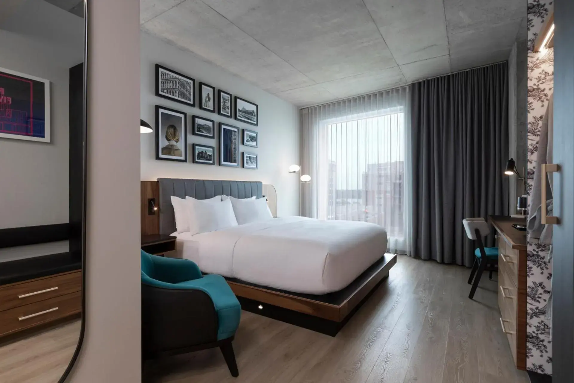 King Room in Hyatt Centric Montreal King Room in Hyatt Centric Montreal