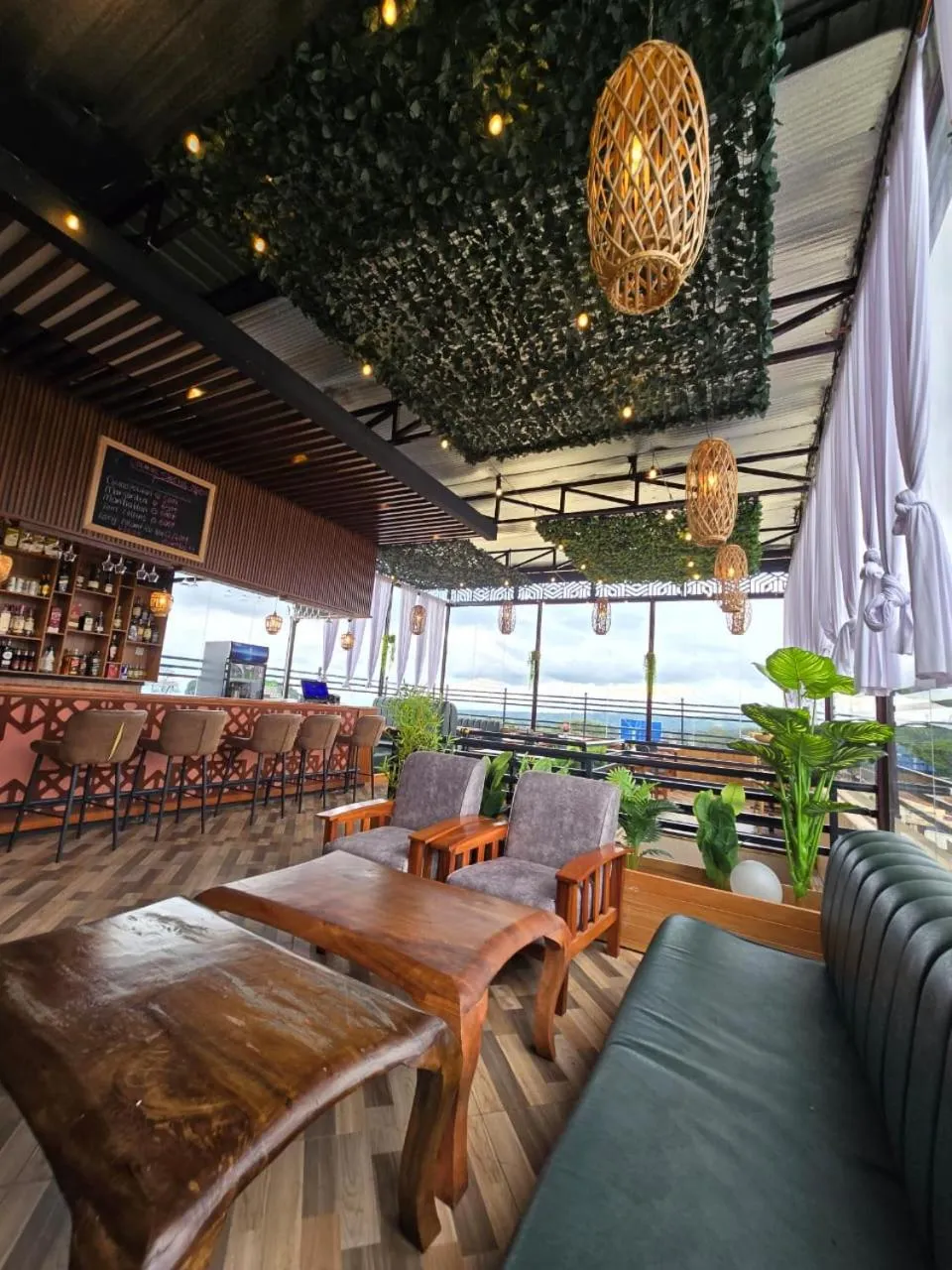 Lounge or bar in LA BEILA HOTEL MERU