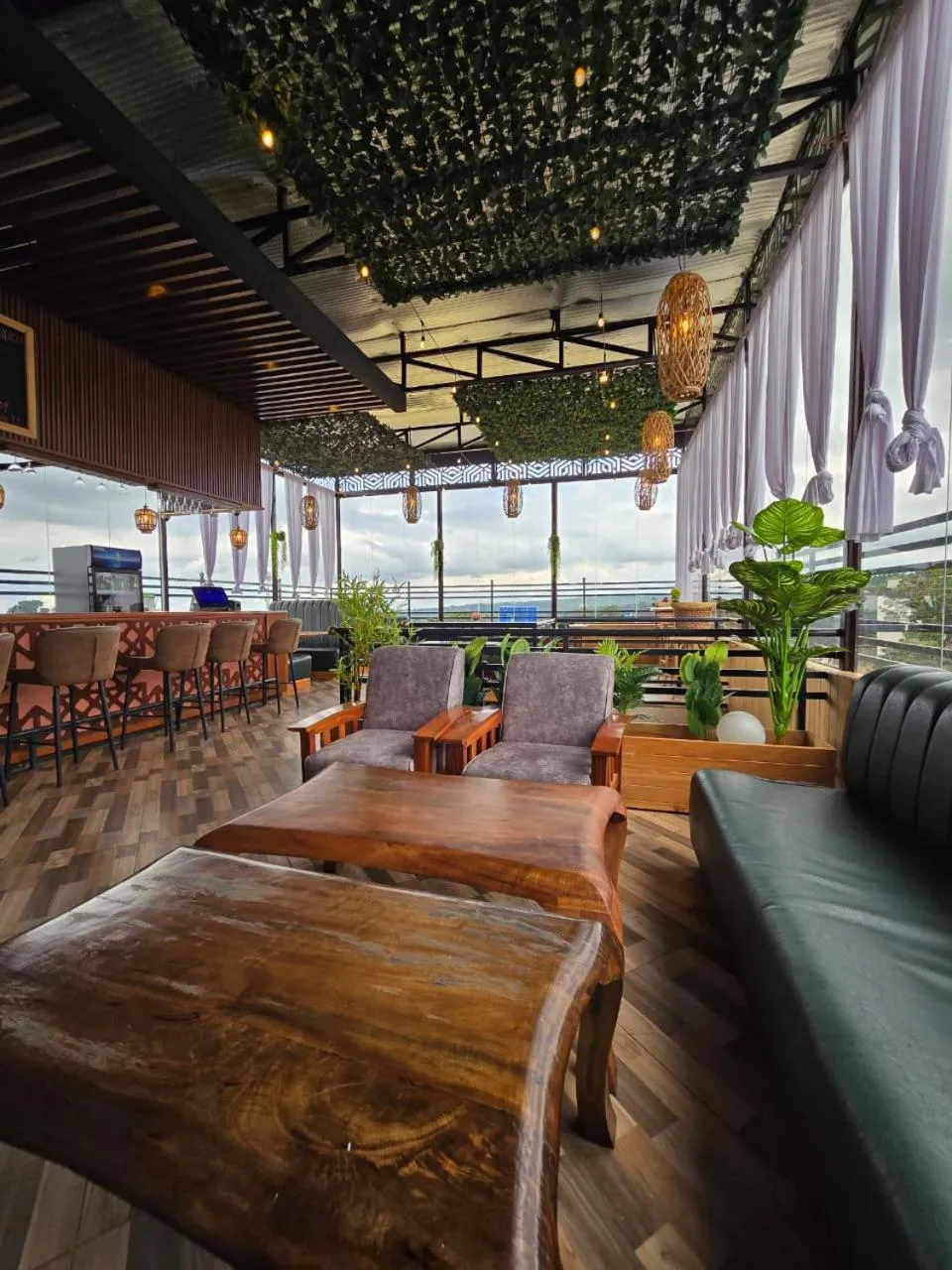 Lounge or bar in LA BEILA HOTEL MERU