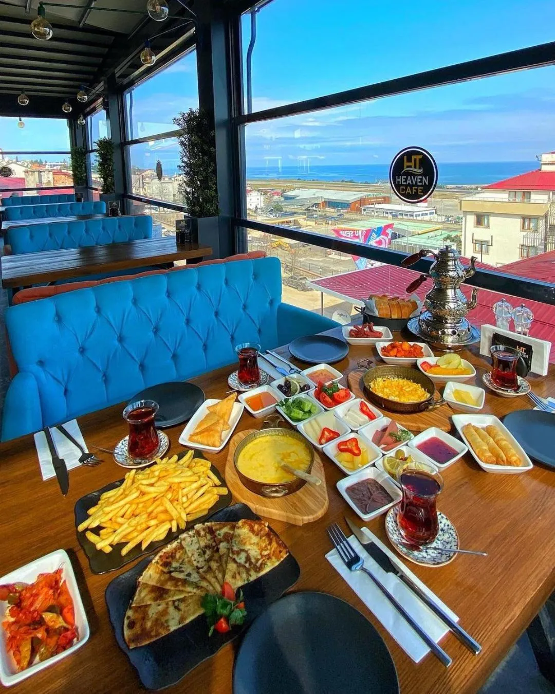 Breakfast in Heaven Suite Hotel