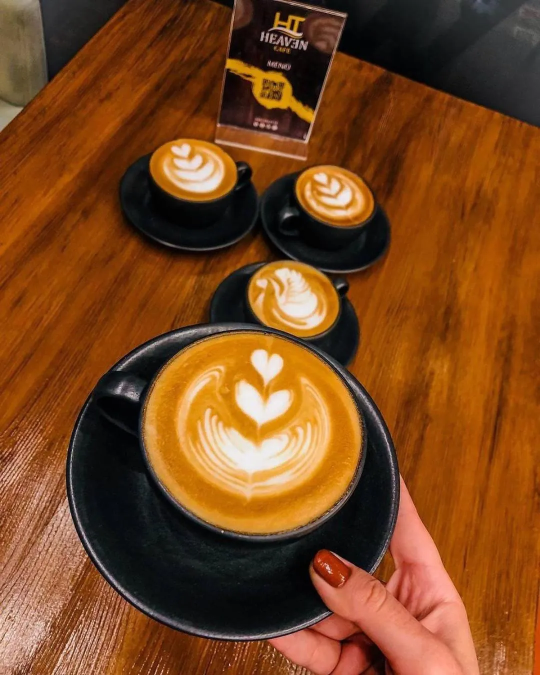 Restaurant/places to eat in Heaven Suite Hotel