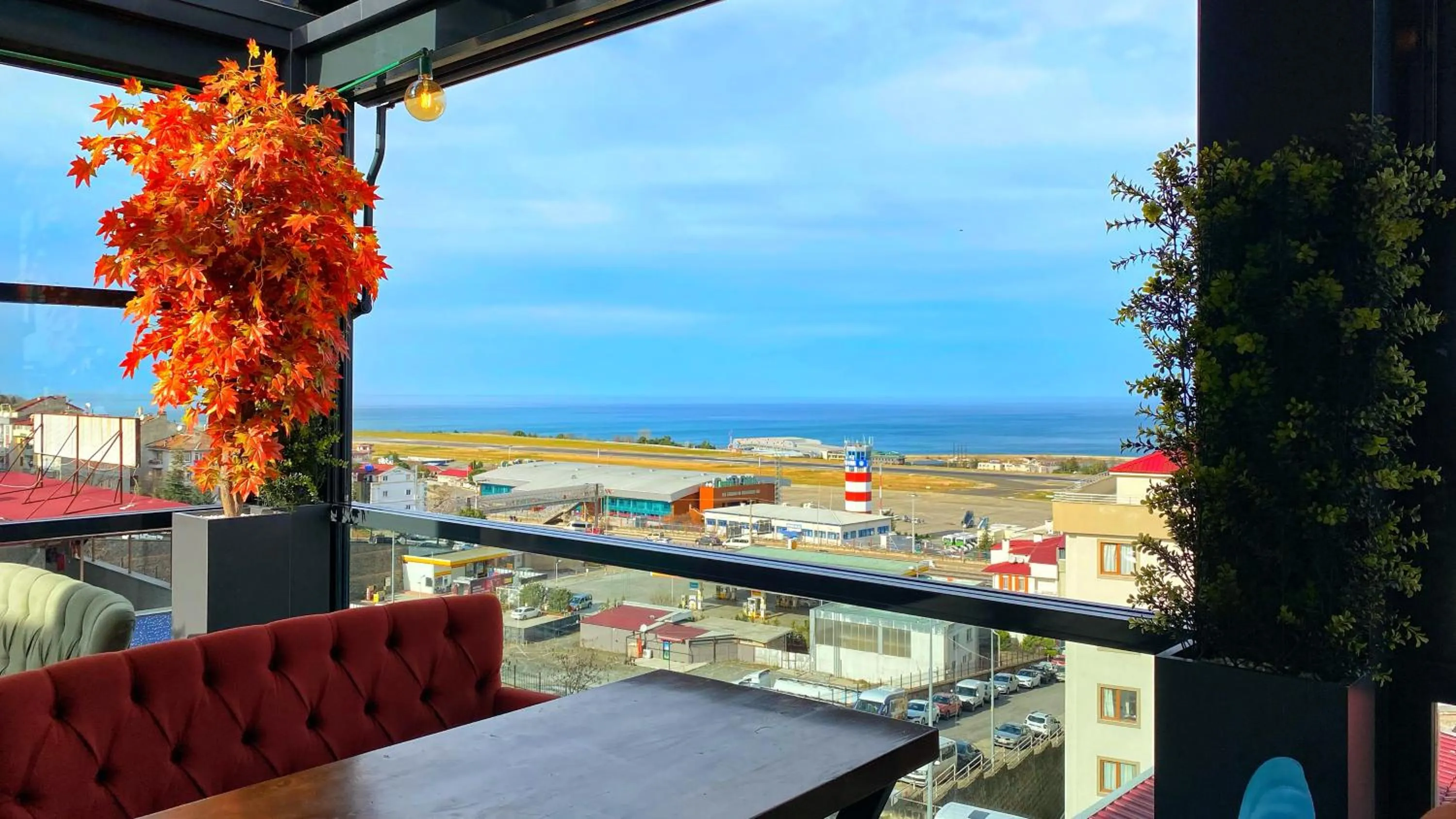 Restaurant/places to eat in Heaven Suite Hotel